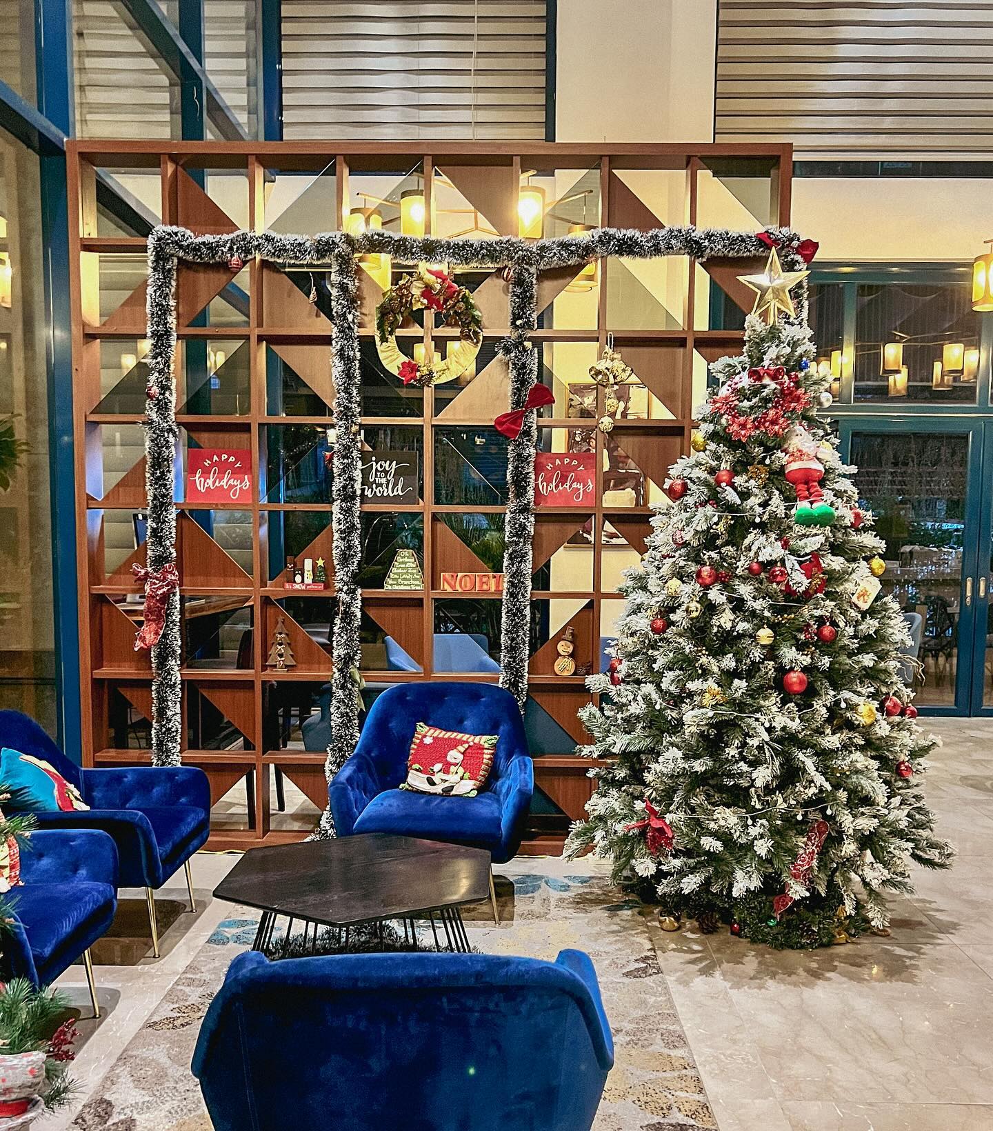 Summer Christmas🎄
.
.
#travelphotography #travel #travelblogger #iphonography #vietnam🇻🇳