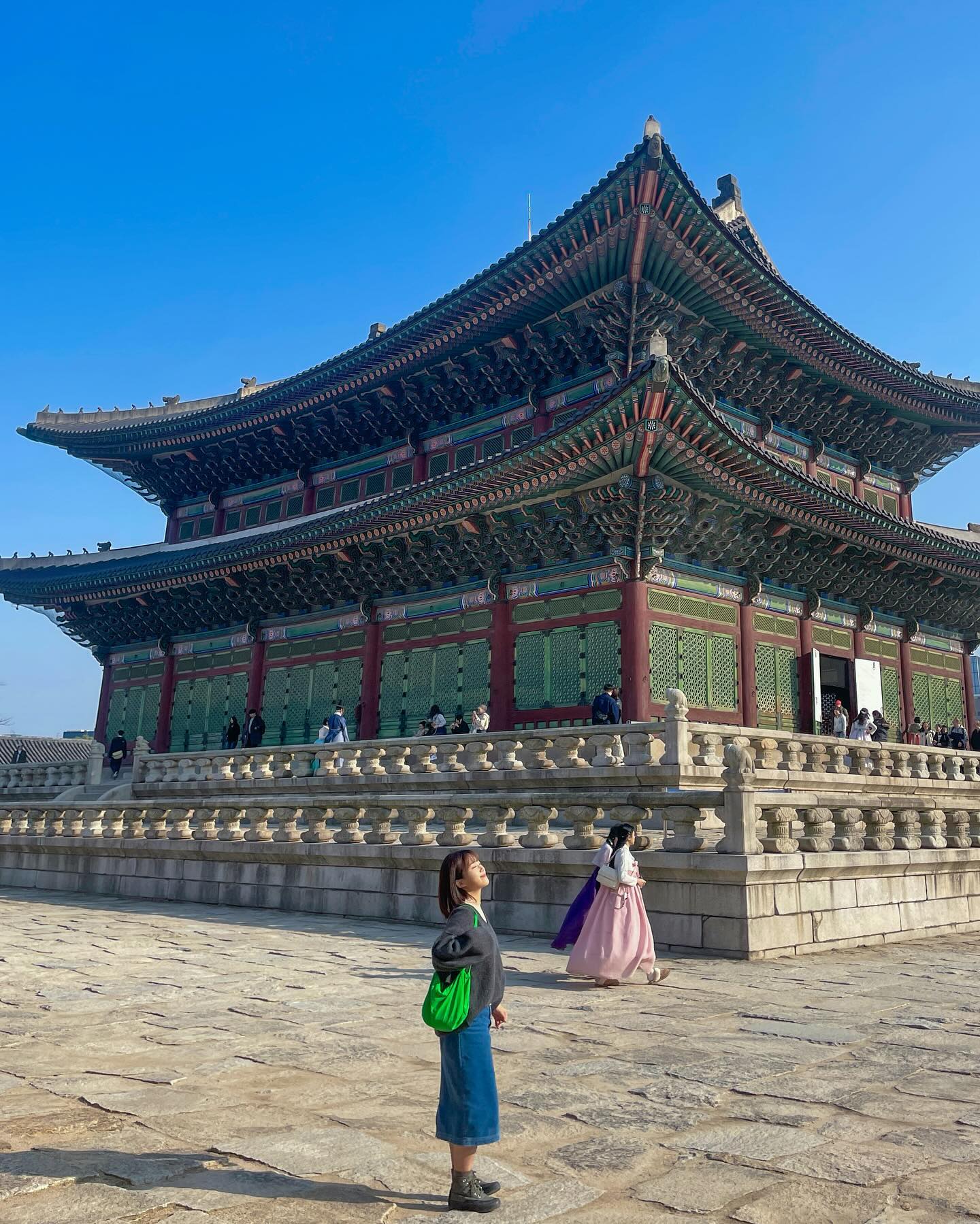 #경복궁

4일간 사진을 보는데 나 기와 좋아하는구나
역시 자기 자신을 알려면 놀아야해

📸by k_j.one1 
3천원이 아깝지 않은 사진이었따_

#여행기록 #서울 #seoul