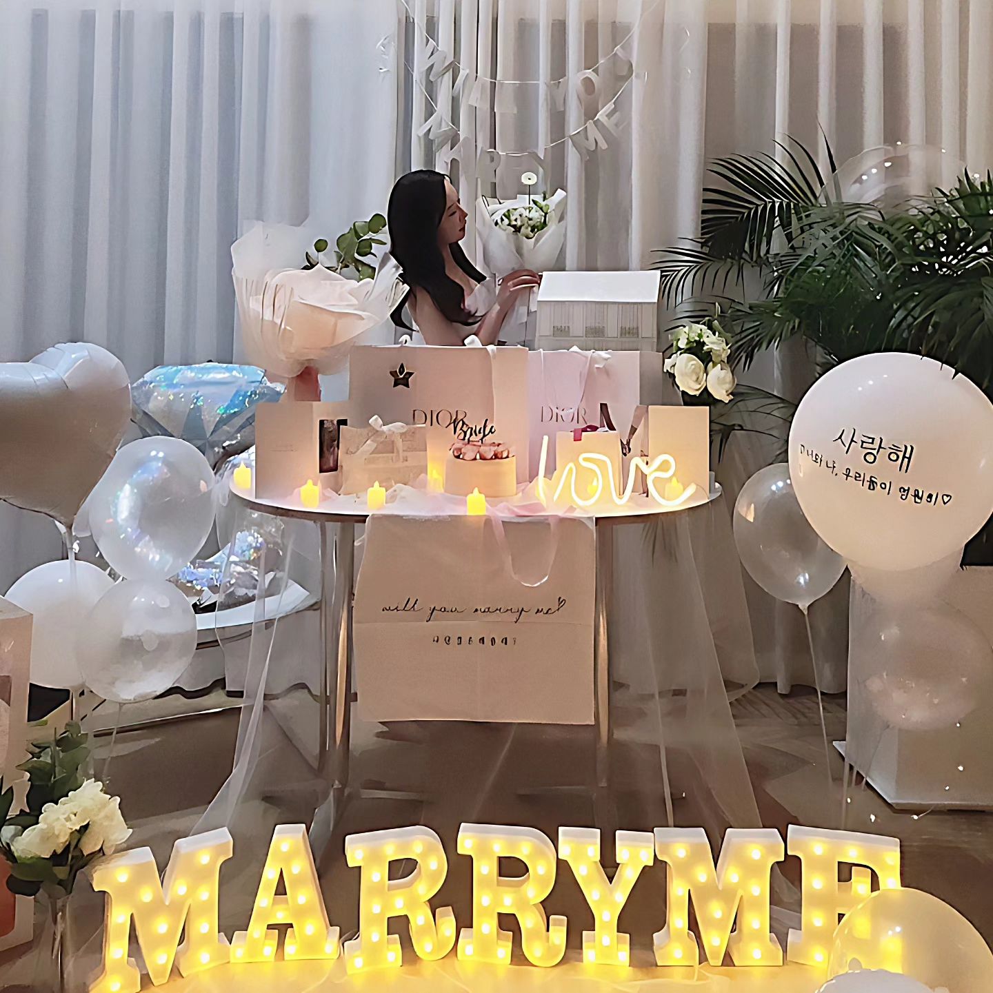 𝙋𝙍𝙊𝙋𝙊𝙎𝙀 ❤️

더할 나위 없이 완벽하고 행복했던 그 날의 기억을 남기고 싶어서
폭풍 피드 업뎃을 할 예정이에요 !
도움을 주신 분들이 많아서 하나씩 나눠 올릴 예정입니다 😖

첫 번째,
이래나 저래나 내 로망 실현시켜주느라 바쁜 우리 배찌🐣

이젠 남자친구가 아닌 예비신랑이 되어 쭉 함께하자 🫶🏻
항상 사랑 받고 있음을 느끼게 해줘서 고마워.
쑥스러워 말 해본 적은 없지만, 널 만난 건 가장 큰 행운이야 🙈

이렇게 많은 선물을 받아도 되나 싶을 만큼 디올 상자들에 파묻혀 본 날. 프로포즈백에 예쁜 옷,어드벤트캘린더, 화장품들까지
디올공주로 만들어준 배찌 덕분에 행복 그 자체야 😆
P.S. 다음에는 샤넬 공주로 만들어주면 참 좋겠다!

yeony_vely
min_sh418
bazze_couple

#프로포즈 #셀프프로포즈 #디올레이디백 #프로포즈선물 #프로포즈받은날 #20231201 #잊지못할하루