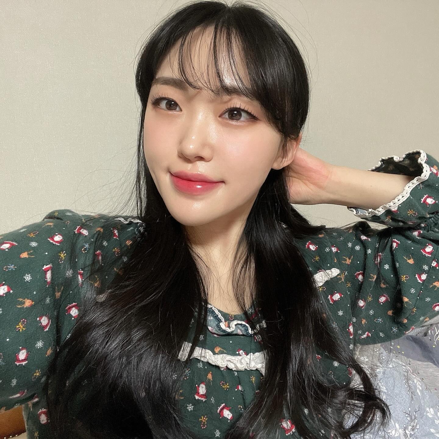 bym_makeup_ 
태어나서 처음 받아보는 #메이크업 👸🏻💓
공주가 되는 기분이 바로 이런 느낌이군요!! 💓💓
쌤들 넘 친절하구 금손이시고 정말 꼼꼼하게 잘 해주셔서
감동만 한바가지 받고 왔어용 *ଘ(੭*ˊᵕˋ)੭* ੈ✩‧₊˚
메이크업도 헤어도 넘넘 마음에 든다잉♥️😳♥️