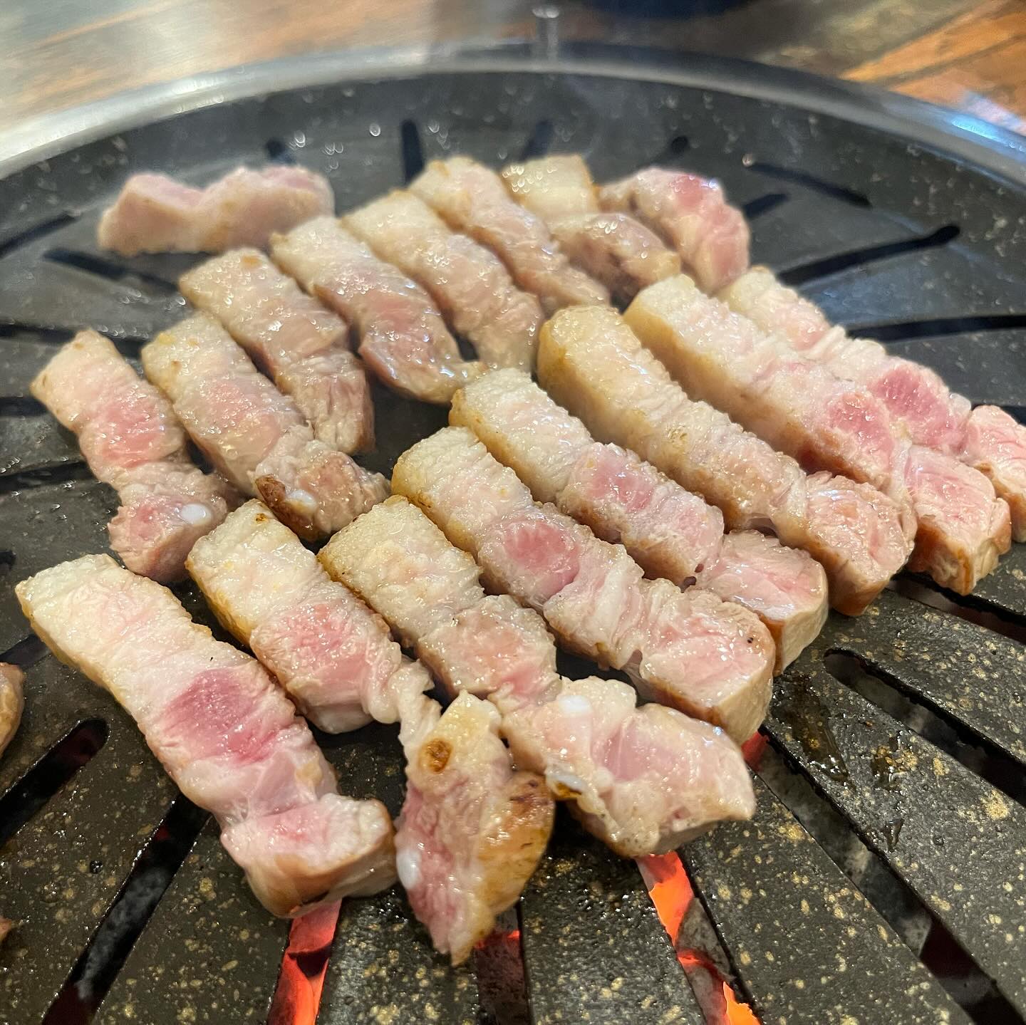 #협찬 
🏷️ 경주 설화벌 삼겹

경주여행 갔을 때 방문했던 설화벌 삼겹! 가격이 너무 착한데 고기도 신선하고 맛있었던 곳👍

⏰ 영업시간
OPEN 16:00 / CLOSE 06:00
*매주 일요일 정기 휴무
​
📍 위치
경북 경주시 양정로 249
​
☎️ 설화벌 삼겹
0507-1393-0372

👉 더 자세한 후기는 해피워니의 블로그에서 계속됩니다💛

#경주고기집
#동천동맛집
#동천동고기집
#경주삼겹살
#경주시청맛집
#경주시청고기집
#경주여행식당
#경주식당