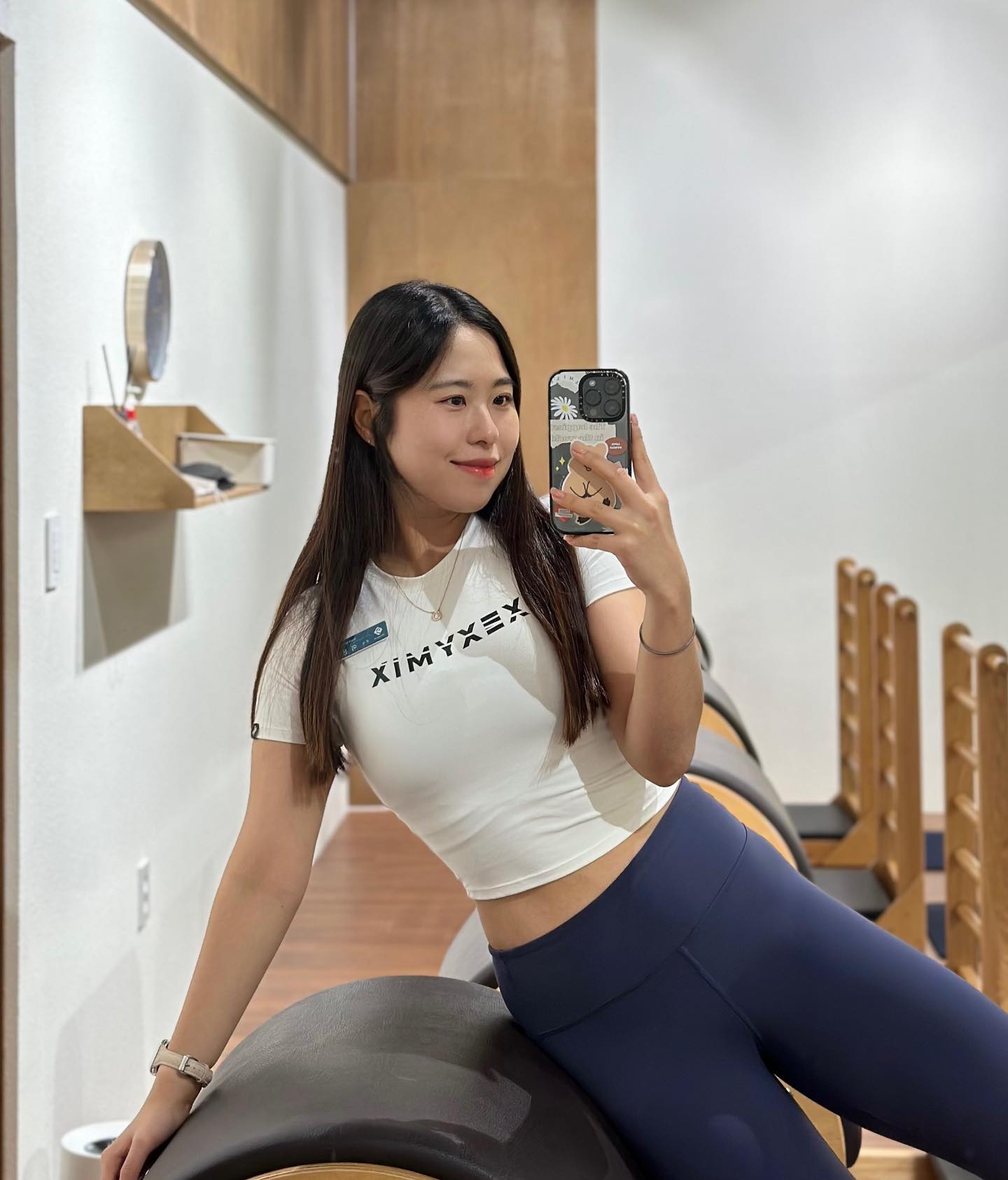 2024년이 된지 벌써 4일차 ! 작심삼일을 넘기는 날이죠 ? 
다들 #새해다짐 정한 것들 잘 지키고 계신가요 ~ ? 

저는 올해 많은 변화가 있을 예정이라
설레면서도 걱정되고, 두려우면서도 기대되는 한해인거같아요☺️

1월1일에 읽은 책에서 그러더라구요 
✨ 사람은 자꾸 귀찮아야 돼 자꾸 귀찮은 일이 생겨야 좋은거야 ✨

머물러있지말고, 안주하지말며, 계속해서 나아가라고 들리는 구절이였어요
그래서 ! 저는 ! 올해 더 부지런하게 움직이려고 합니다 

그 중 하나가 여러분들에게 #1분투자운동 뿐만 아니라 제 전공을 살려서 #영양학 정보를 주기 였는데요 !
미루지 않고 생각나자마자 준비해서 바로 실천해봤어요

생각보다 라이브 후기가 좋아서 지속적으로 진행해보려고 하는데 언제하면 좋을지 설문해주시면 최대한 맞춰보겠습니다🥰
24년엔 더 유익한 정보들로 찾아오는 은비쌤이 되겠습니다🫡❤️