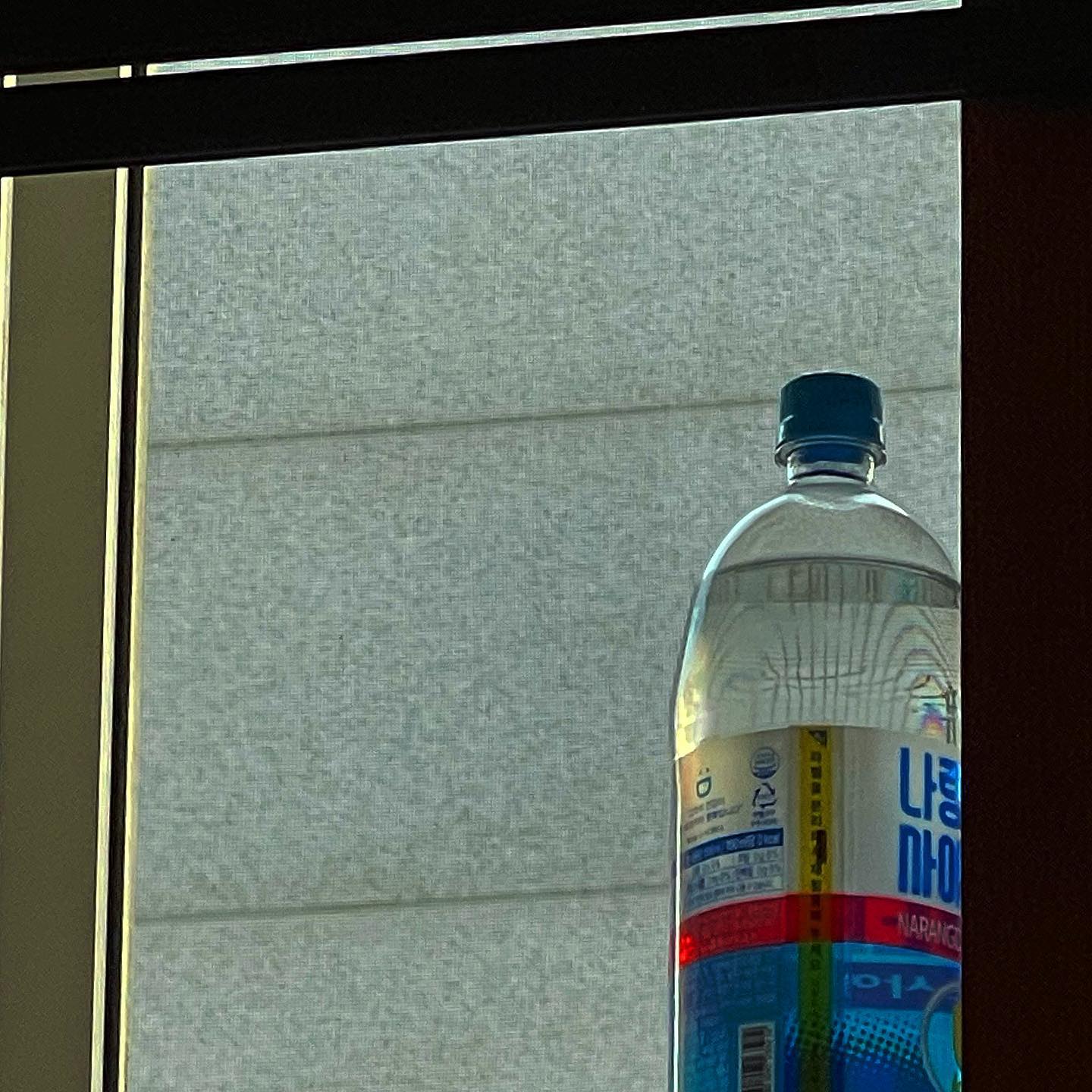 겨울에 음료수 창문에 얼리기 국룰아닌가
