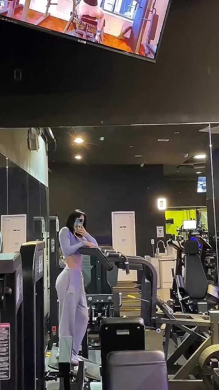 오늘 보충제를 들고 헬스장에 왔습니다
사실 보충제는 안 가져왔구요
그냥 헬스장에서 보충제 생각을 했습니다
사실 헬스장에 간 건 아니고요
그냥 집에서 홈트했습니다
사실 홈트도 안 했습니다
그냥 제가 운동입니다