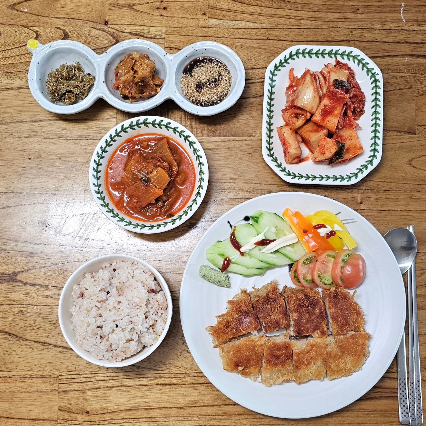 .
오랜만에 업로드👐

웬만한 돈까스집 보다 맛있는 장모님표 밥상
항상 사위 밥은 새밥으로 지어주시는 장모님 짱👍
.
.
.
.
.
.
.
.
#홈쿡 #homecook #돈까스 #저녁밥상 #저메추 #맛집
