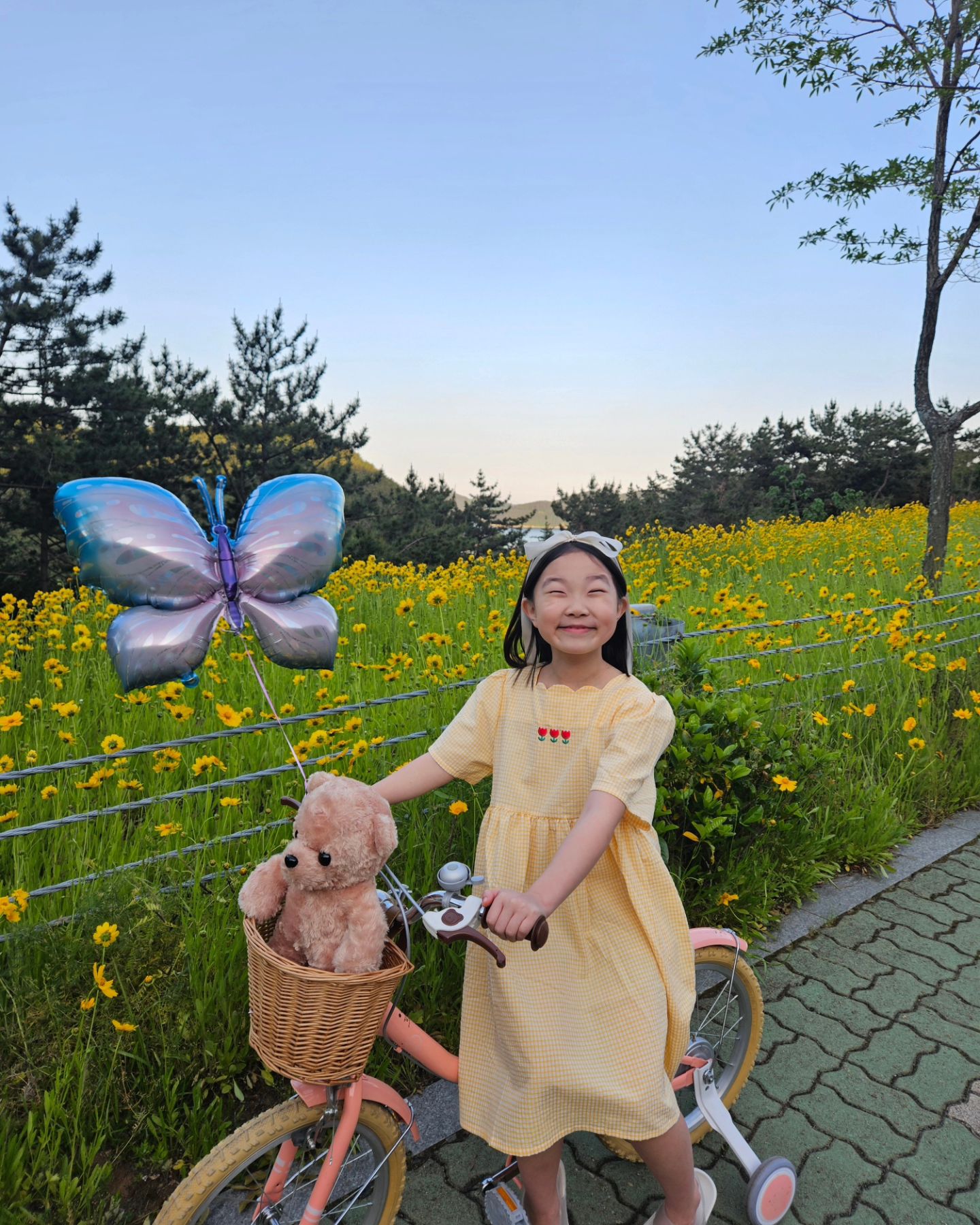 생일자의 흥난 표정...

흥난 시니는 이런 표정 꼭 지어요;
이거... 시니만 그래요???😅

이쁜 척 사진도 많은데,
요런 사진이 더 많아서
풀어봅니다.😜

마지막은 화니도 한컷!

#생일끝 #10살생일 #5월생일 #생일축하해
