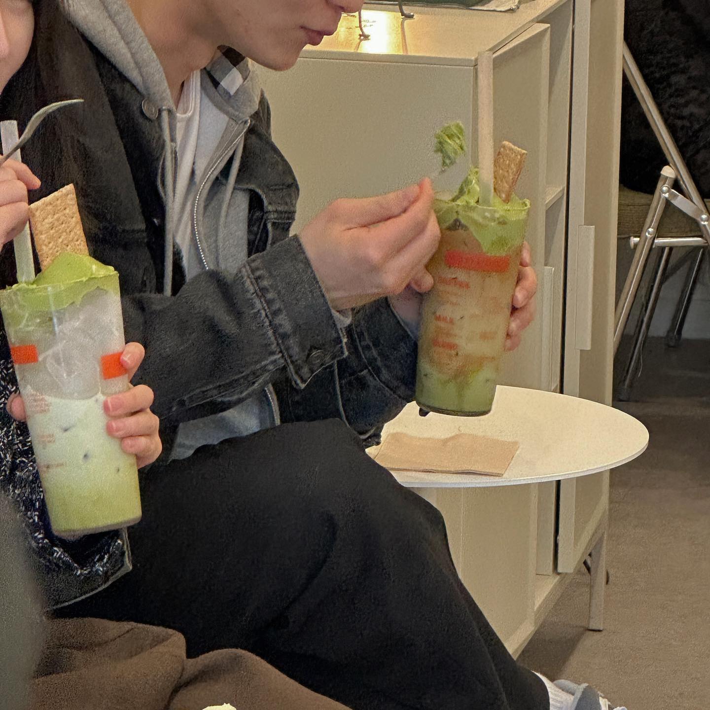 🌱말차처돌이들 소리질뤄

생초코렛 맛집
카카오86%는 역시 내 혀엔 무리고
72%까지가 딱 맛있게 먹을 수 있는 달달한 당도 같다.