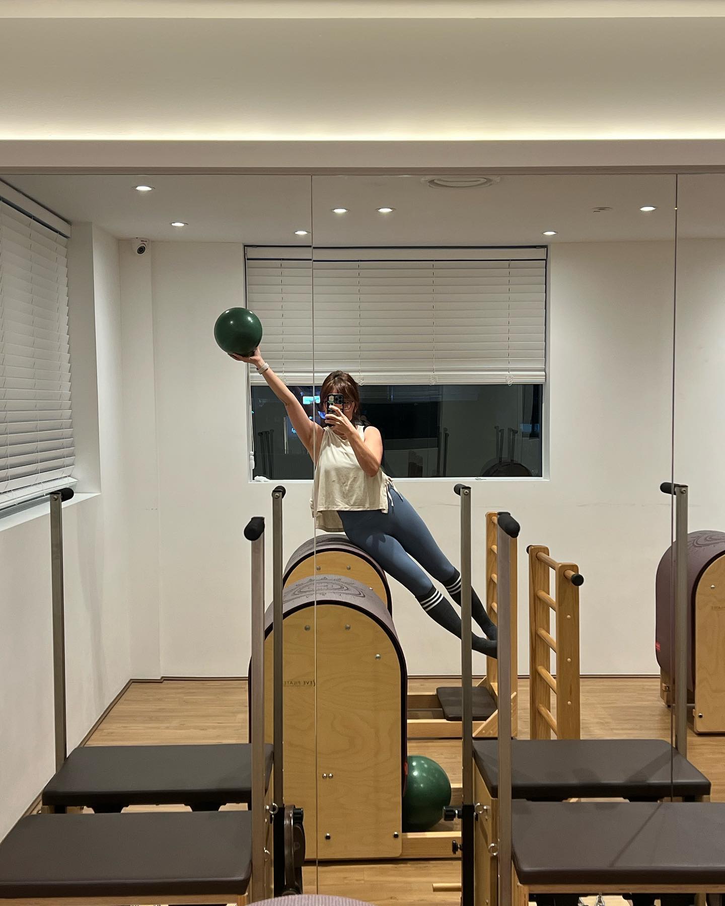 바렐도 뿌셔주는 쌤 ⚡️
#오필완#필라테스#바렐