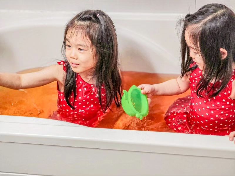 #광고 #협찬
bathcharm_official 

바스참에서 만나볼수있는 신기방기 일본 온천 입욕제!!!
톡톡 튀는 탄산 입욕제로 아이들이 좋아해요!
탄산거품을 따라 퍼지는 16가지 향도 진짜 매력적♡

온천기행 시리즈 꼭 만나보세요♡
샤샤네는 유자 \ 로즈 사용했어요

#입욕제 #유아입욕제 #온천입욕제 #탄산입욕제 #일본입욕제