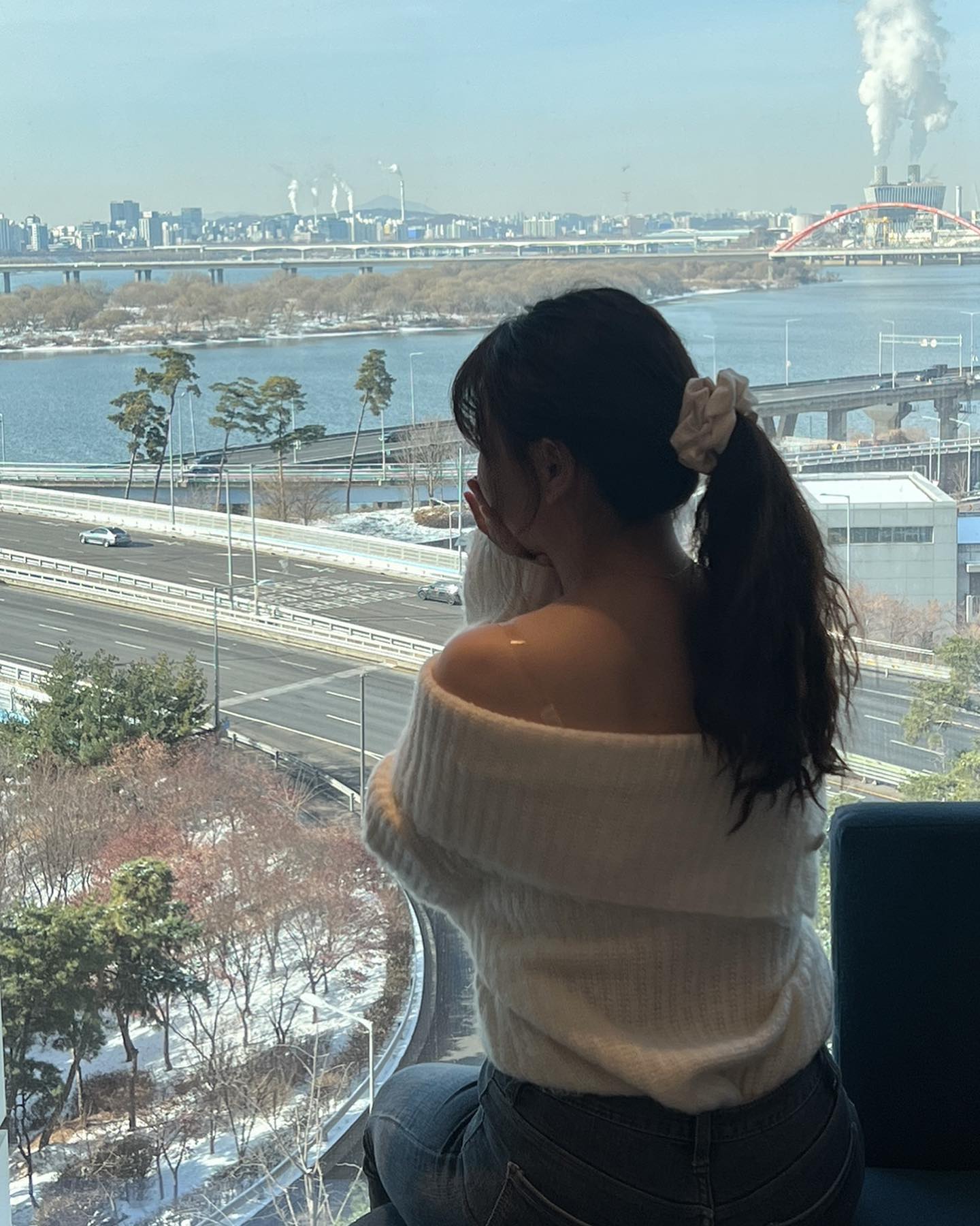 감사 인사가 늦었슴다!!
늘 생일이 연말과 겹쳐(?) 있어 축하를 받을 때면
한 해를 잘 살았는지 검사받는 기분이 들곤 합니다😅

이번 연도는 제 자신조차 못 챙길 정도로 정신없이 살아서
주변 사람들을 많이 챙기지 못했다고 생각하는데
그럼에도 많이들 축하해 주시고 챙겨주셔서 행복한 생일이었숨다💓
(물론 눈 오는 날에 수영하느라 몸살이 씨게 걸리긴 했지만요,,,)

내년에도 받은 사랑 되갚아 드릴게효!!!
그럼 남은 2022년도 행복으로 가득하시기를☘️