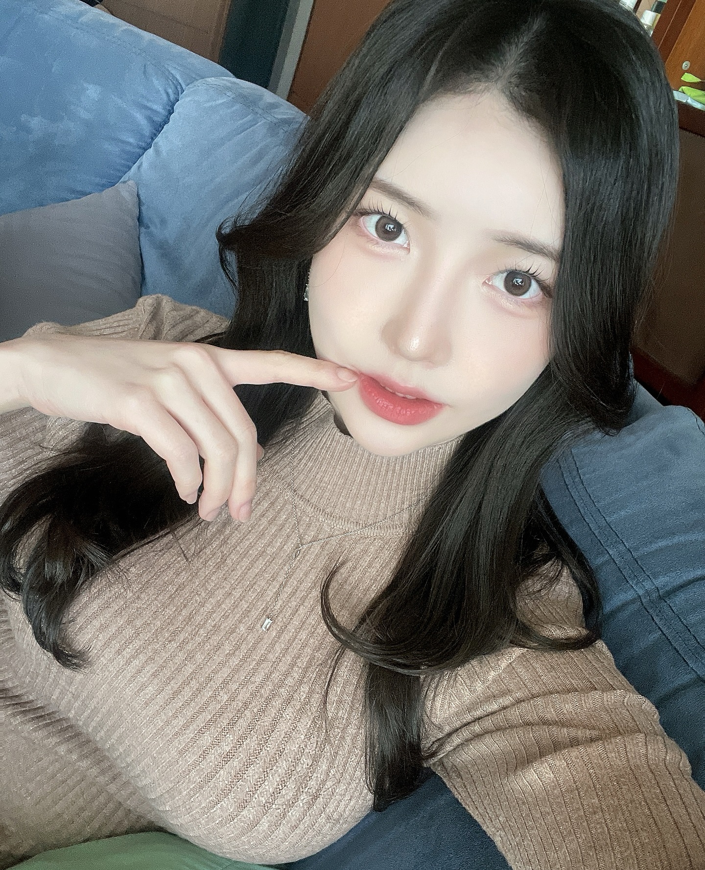그의 집에서 📸