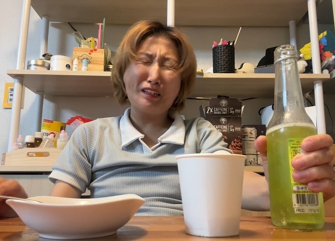 🔥 신한은행 29초 영화제에 감독으로 작품을 응모했어요
1) 마음 여행 
부모님으로부터 독립해서 하루하루를 살아가는 것, 가족들에 대한 책임감으로 두렵지만 힘이 되어주는 것들이 있습니다. 당신의 마음 여행을 응원합니다. 

2) 사랑 여행
여행의 꿈을 안고 첫 통장을 개설! 연인과 사랑에 빠지지만 오래 가지 못하고 이별을 하게 되는데 새로운 사랑이 나타납니다. 사랑은 사랑으로, 힘든 것은 여행으로 잊자!

영상을 보시고 마음에 드신다면 좋아요 눌러주시면 감사하겠습니다 🙏❤️❤️
​
#29초영화제 
#신한은행
#신한은행29초영화제 
#엄마후티비 
29sfilm_official