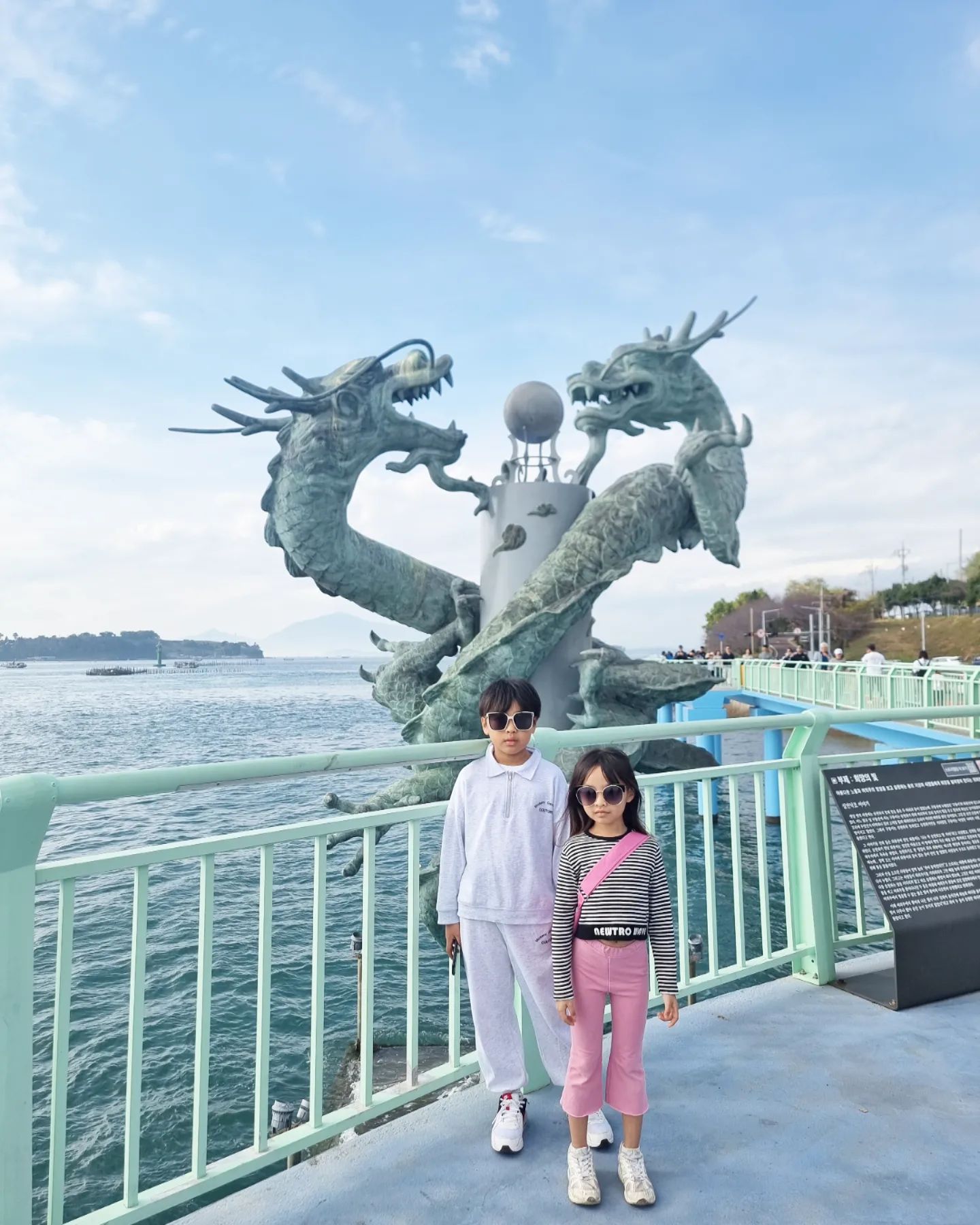 #삼천포 #삼천포대교공원
박남매🥰

#사천 #사천가볼만한곳 #삼천포가볼만한곳 #여행 #경남여행 #travel #koreatravel