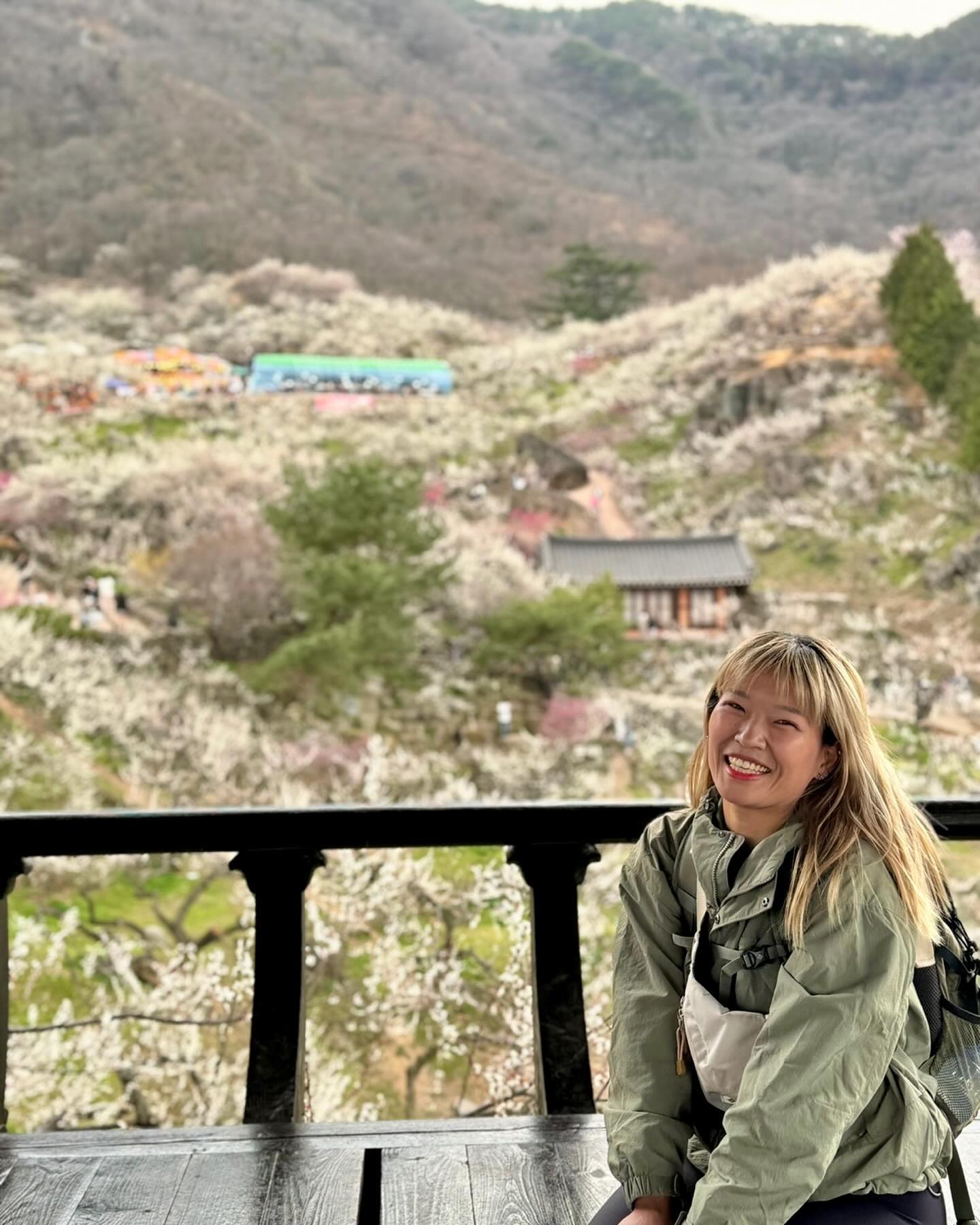 처음으로 이용한 안내산악회 산행
비예보에 갈까말까 백번고민하다가 축제 마지막날 즐기러 갔는데 날씨도 좋았고 산행멤버들도 넘나 힐링조합 💖 인생샷도 많이 건졌고 안내산악회 나랑 넘 잘맞아서 지방 자주 다녀야겠당 ㅋㅋ

#광양매화마을 #쫓비산