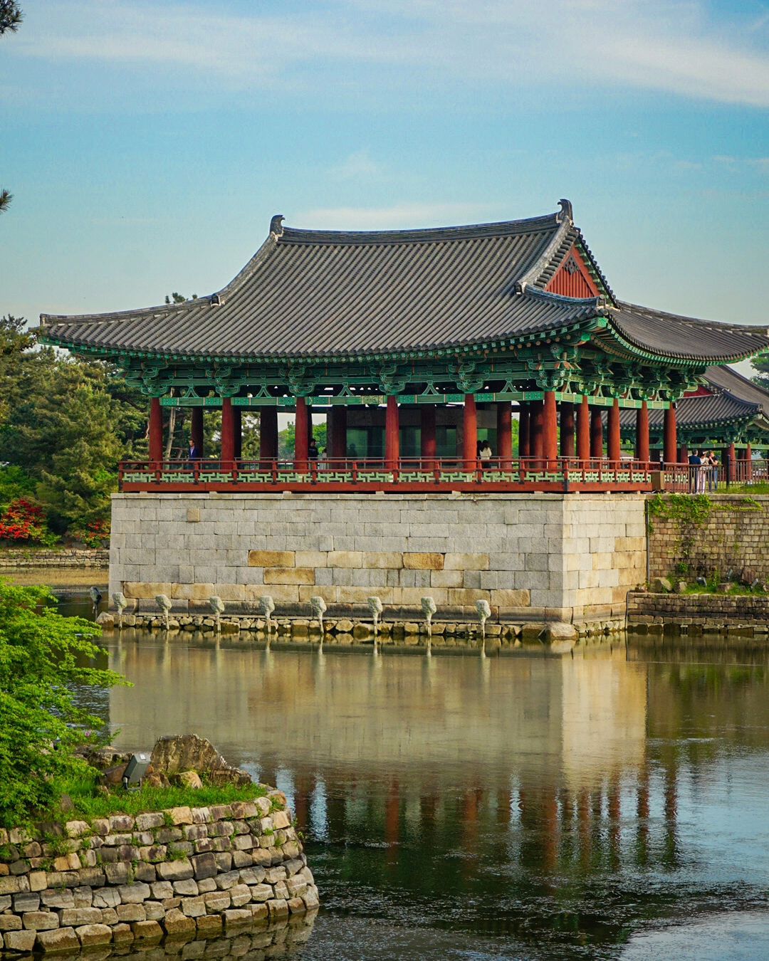 #경주여행 #동궁과월지

시험 끝나고 바로 다녀온
친구들과 당일치기 경주여행🧳

동궁과월지는 야경으로 유명하지만
낮에도 정말 아름다웠어요 👀✨️

브로스 카페 겹벚꽃 보러 갔는데
너무 늦게 가서인지 다 떨어졌더라구요😭 넘 아숩,,

그래도 사진은 많이 건져서
이번 경주여행은 대만족‼️
저녁에는 경주 아덴 카페까지〰️ 1일 2카페 달성✔️

#안압지 #브로스커피 #사월삼십일화욜
#겹벚꽃 #경주겹벚꽃 #경주데이트 #경주카페
#보문아덴 #아덴커피 #경주아덴 #경주카페추천