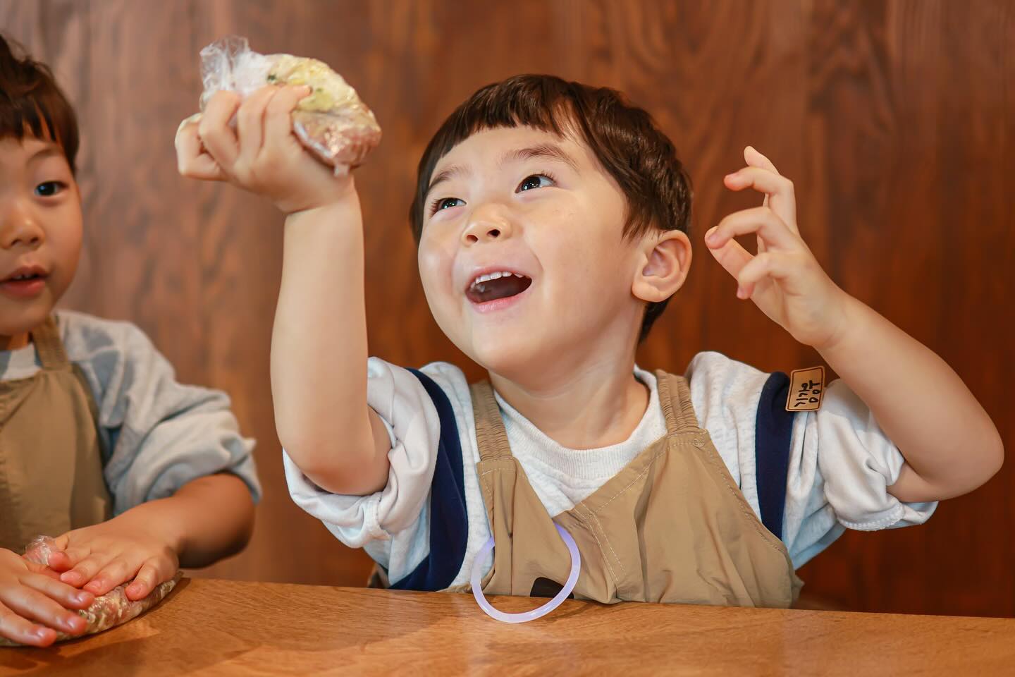 #고마워토토송도

집중 또 집중 
강우는 지금 소세지만들기에 진심 

thankstoto_songdo