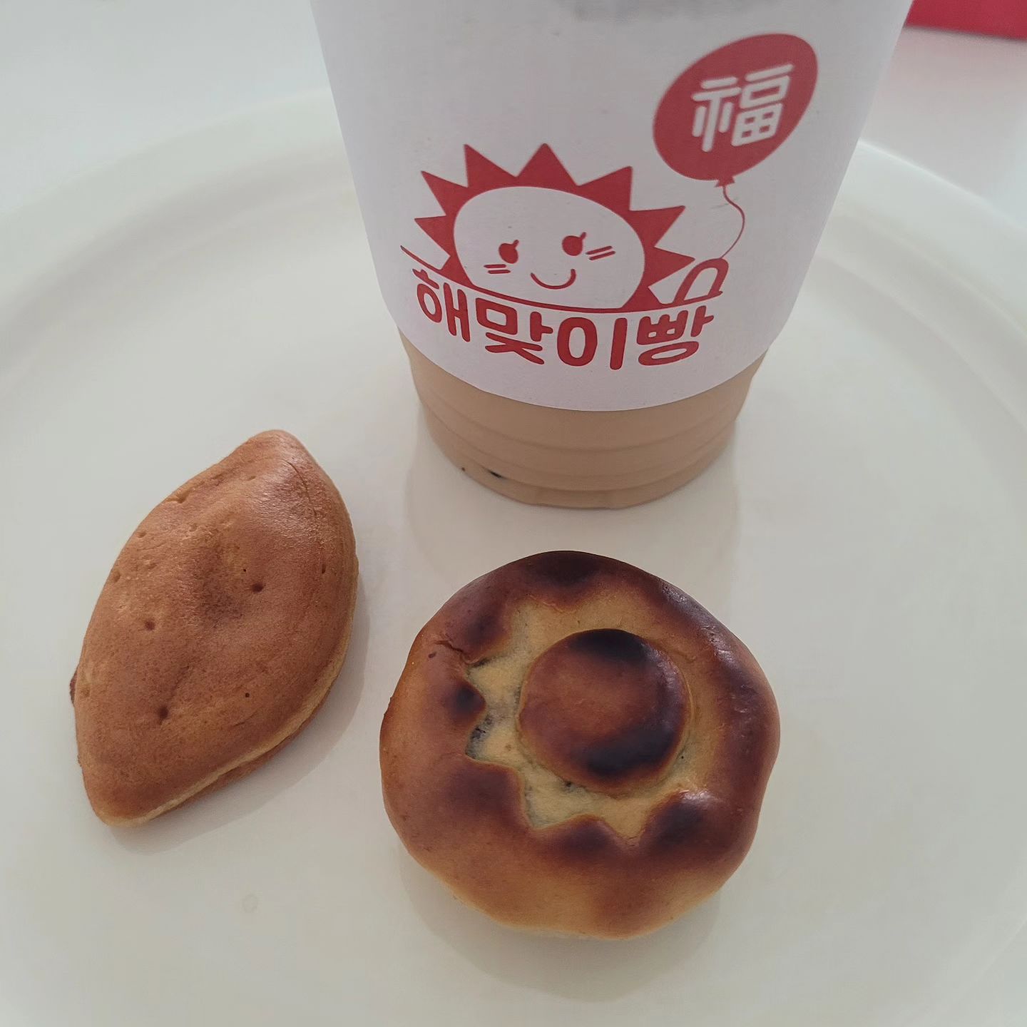 포항 공식지정업체 해맞이빵☀️
달지않아 개인적으로 옆동네보다 더 내취향❤️
앙꼬가 맛있다!👍ㅎㅎ
🥔고구마앙꼬 달맞이빵~ 🫘팥앙꼬 해맞이빵~~
#포항설명절선물 로도 추천함!

#포항기념품 #포항특산품 #포항빵