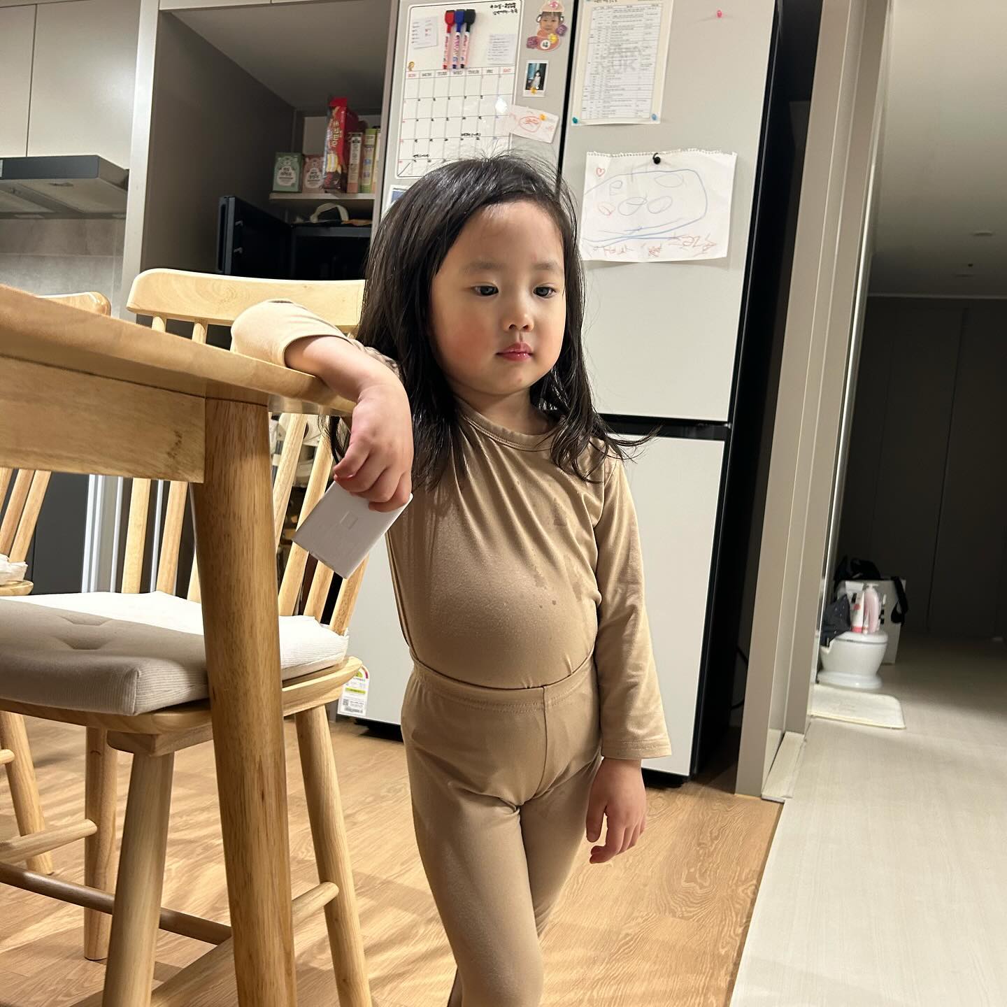 볼록한 배와 볼록한 이마가 매력적인 하니
씻고 로션 바르고 오더니 나 이쁘지 하며 하트에 윙크까지(๑•᎑< ๑)♡