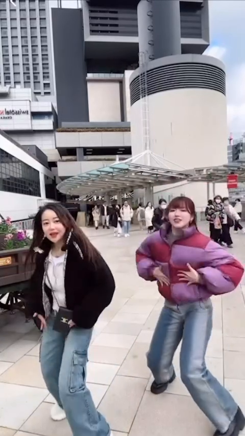 한국 오는 날 급 유카랑 만나서 급으로 릴스하나 찍자며 
찍은 ㅎㅎㅎ나 또 올겡🥰
#love119 #love119챌린지 #오사카 #남바역 #namba
#dancechallenge #instalike #instagood 
#reelsinstagram #일본인친구