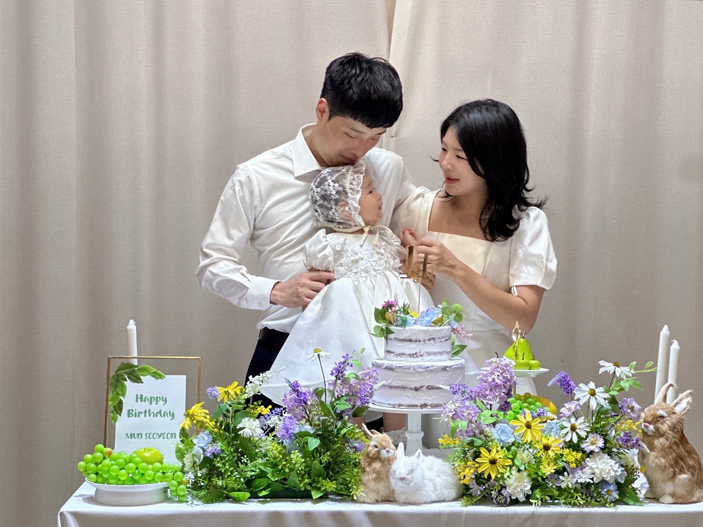 ꯁ

우리 아기 생일 축하해 ⋆◡̎⋆
낯가림때문에 울까봐 걱정했는데
생일이라는걸 아는걸까 하루종일 방긋방긋 😁
서여니는 팽이를 잡았다능,,
울 아기 운동선수될고야? ㅎㅎㅎㅎ

하여니한테 일년동안 이쁘면서도 미웠을 동생
우리 공주 일년동안 언니된다고 고생 많았어 !
그래도 동생 있으니깐 좋지? 🖤

#소규모돌잔치 #셀프돌잔치 #돌드레스
#생일파티 #사랑해