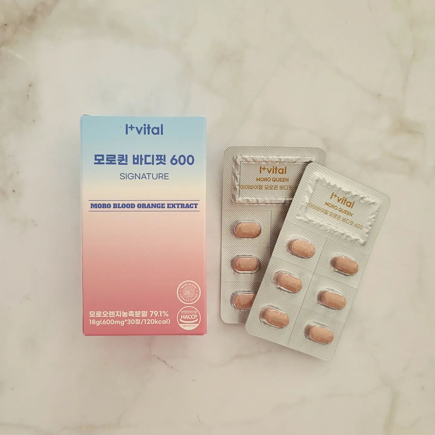 #협찬

이탈리아 시칠리아산 모로오렌지
C3G 함유 모로오렌지추출분말
아이바이탈 황금 배합으로 탄생한
[ 모로퀸 바디핏 600 ]

모로오렌지를 고농축한 
100% 식물성 
모로오렌지 추출분말을 사용하였어요.

언제든 어디서나 하루 1정으로
간편하게 높은 함량의 안토시아닌과
비타민C 등 다양한 성분을
간편하게 섭취하실 수 있어요.

운동과 병행하면 
하루하루 건강한 가벼움을 
느껴보실수 있을거에요

ivital_official

#모로실 #모로퀸 #모로퀸바디핏600 #모로오렌지 #이탈리아 #시칠리아 #C3G #아이바이탈