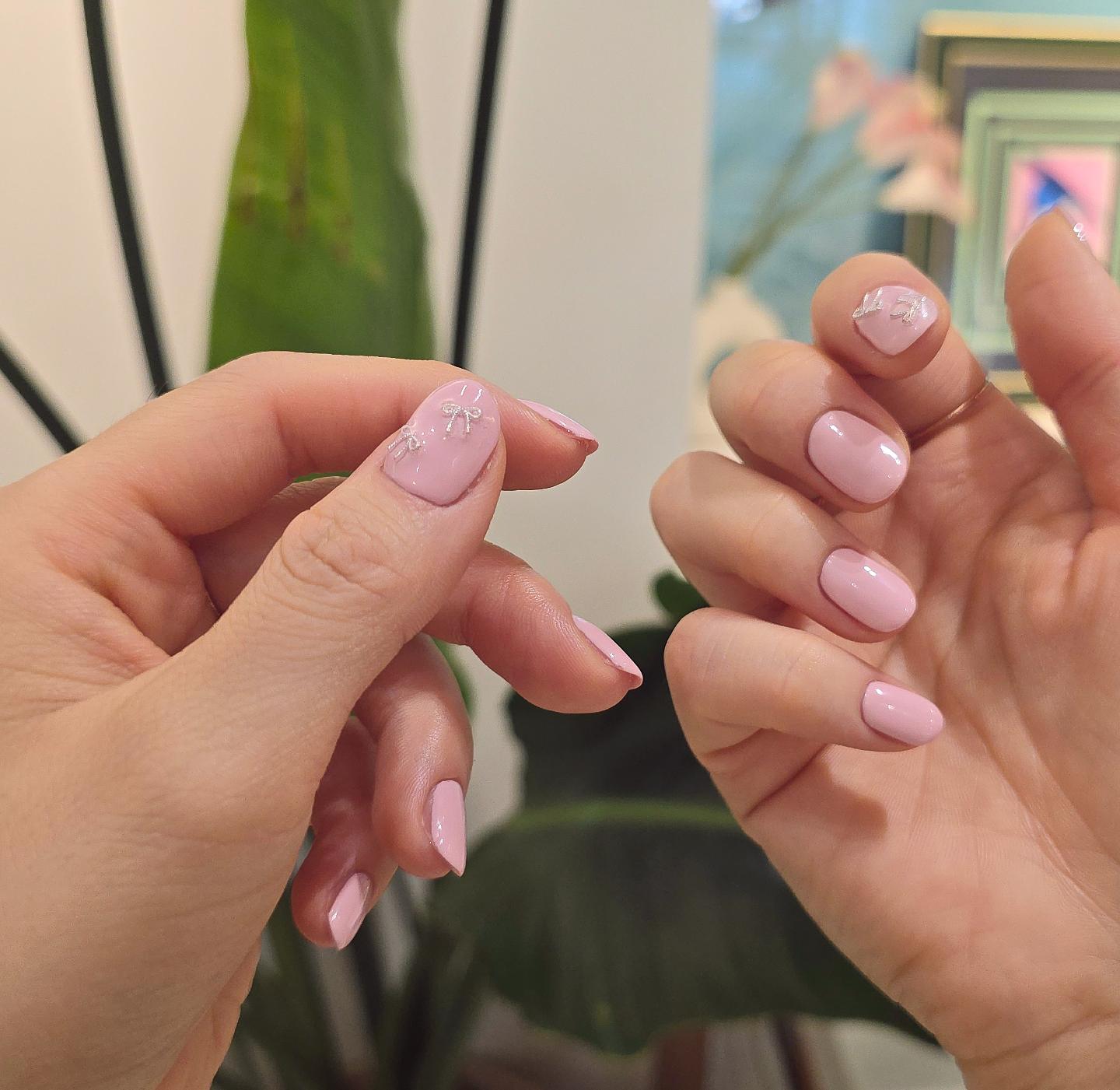 #광고 | 4ten_beauty 💅

벌써 두 번째 방문인 #포텐뷰티
케어에 진심이라는게 느껴질 정도로 꼼꼼하고,
오버레이도 과하지않게 도톰해서
매번 마음에든다!

요즘은 화려한 네일보다
심플한게 좋아서 
몽땅손톱길이 유지중✋️

#구래동네일
#구래역네일

.
.
.

#김포네일 #4텐뷰티 #딸기우유핑크 #발렛코어 #네일 #오버레이 #젤네일 #리본네일 #네일스타그램 #김포네일샵 #구래동네일샵 #구래역네일샵 #심플한네일 #손 #손스타그램 #네일아트 #네일스타그램 #구래동맛집 #네일맛집 #피드 #뷰티그램 #nailart #naildesign