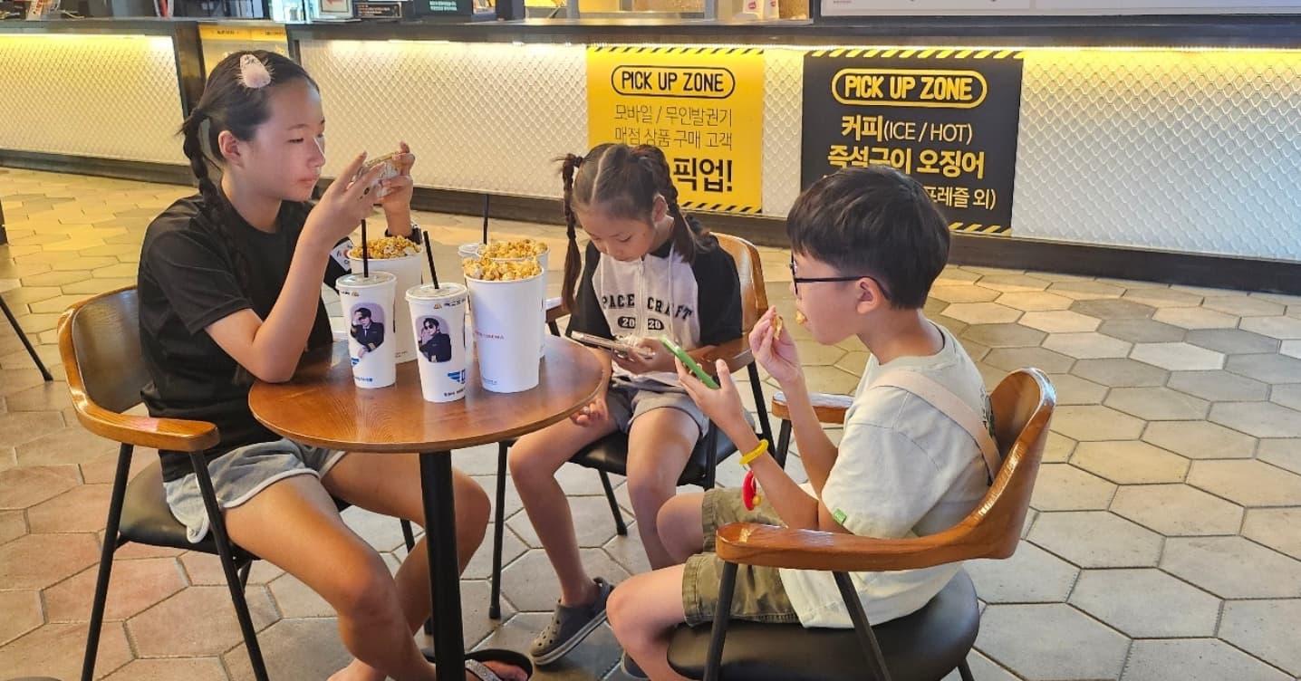 오늘 우리아이들 영화보러 출동!
인사이드아웃2

#여름방학 #청주 #용암동 #롯데시네마
#인사이드아웃2 #신난다 #초딩 # 소통