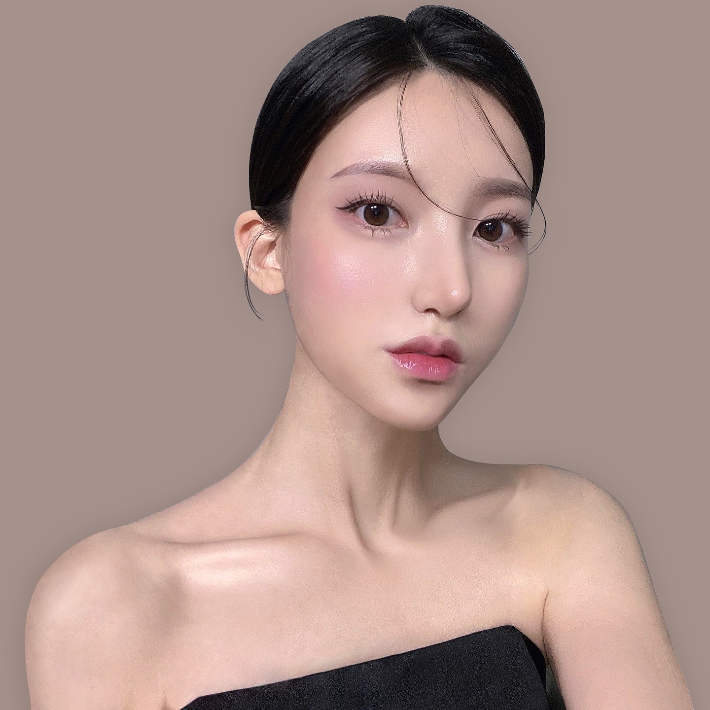 원장 프로필용으로 셀프로 찍었던 사진
포토샵으로 왼쪽 어깨 만들고
배경 바꿈😤
수유 반영구는 내가 1등 해야지이🤍