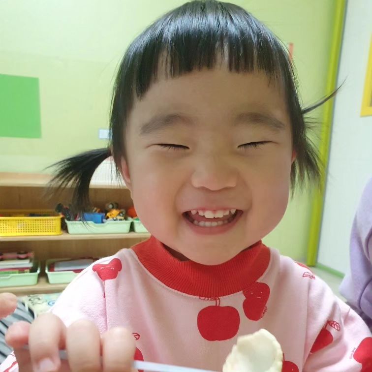 #에브리데이해피베이비

매일매일이 그저 해피한 떼아띠...♡

얼집쌤이 세아는 혼나도 웃고, 매일매일이 항상 해피하다며
ㅋㅋㅋㅋㅋ

아...진짜 부릅따...나도 아무생각 읎이 온종일 해피해보고싶다..♡

#온종일해피한아기 #해피베이비 #인생이해피해요 #3세인생졸라해피 #딸스타그램
#딸맘소통 #3세아기 #3세딸 #딸래미그램 #흰소띠아기 #흰소띠베이비 #흰소띠딸
#아기스타그램 #힐링 #육아챌린지
#아기여워 agiyowar 
#해피한아기