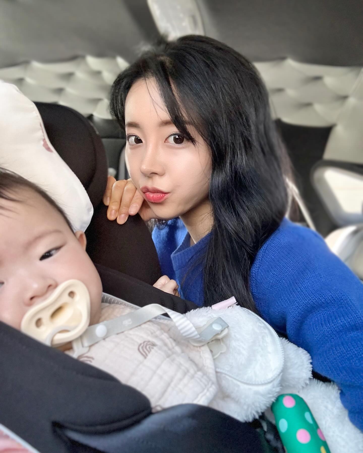 리아애미 살아있어요😅
육아는 갈수록 레벨업.. 맞네요..?
그리고 딸래미야 아프지 말자ㅠㅠ