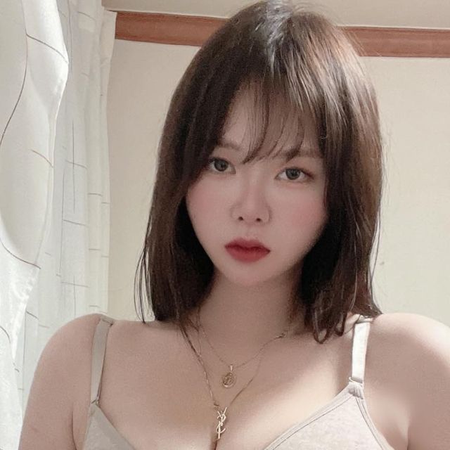  Uoo💋 on Instagram: "너무이쁘고편한 브라셋뚜🤎"