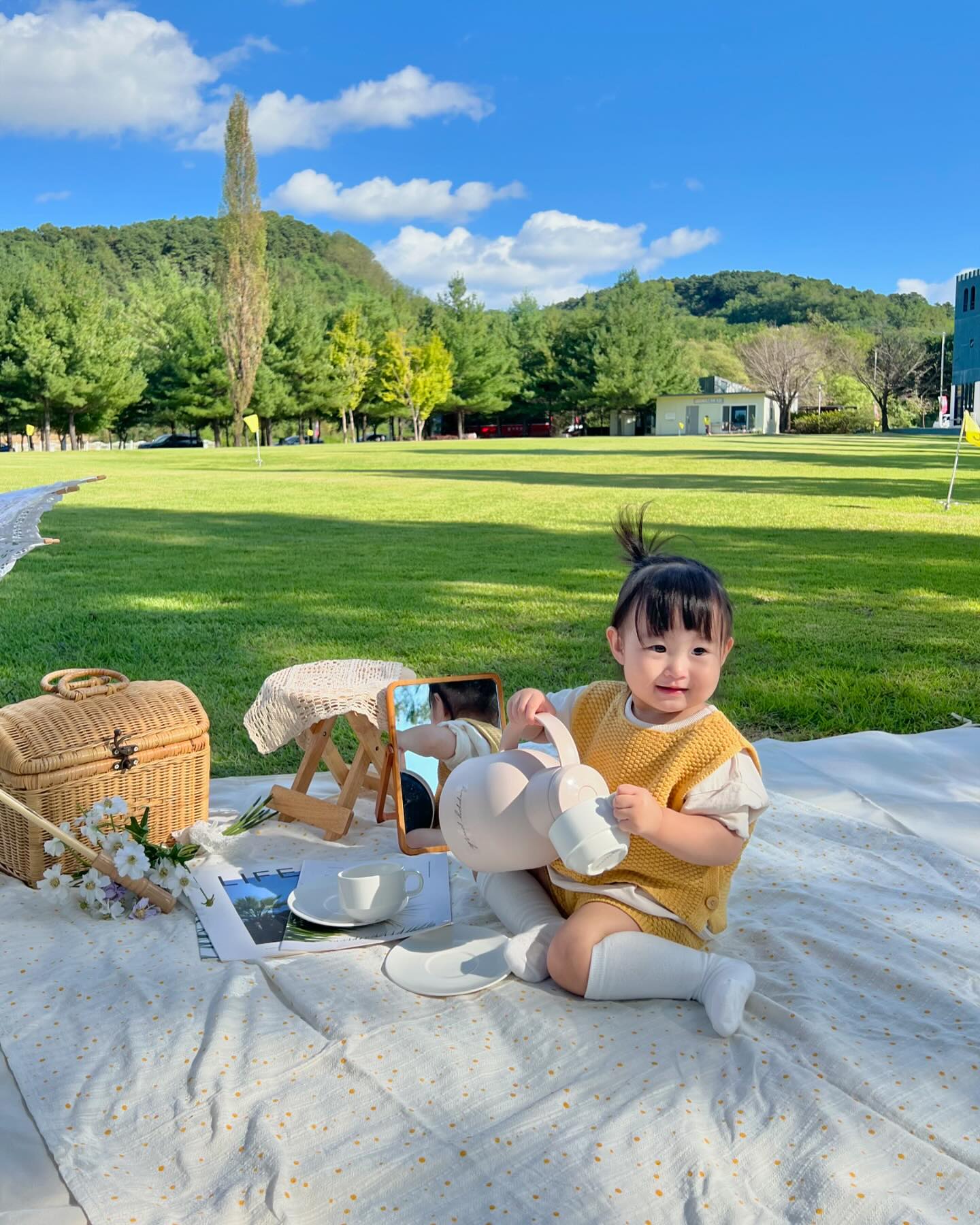 •
추워지기 전에 다녀온 가을 나들이🌿
엄마랑 피크닉가는 날이 오다니 많이 컷다🤍

#최이솔기록🐰 
#16개월아기#피크닉#나들이