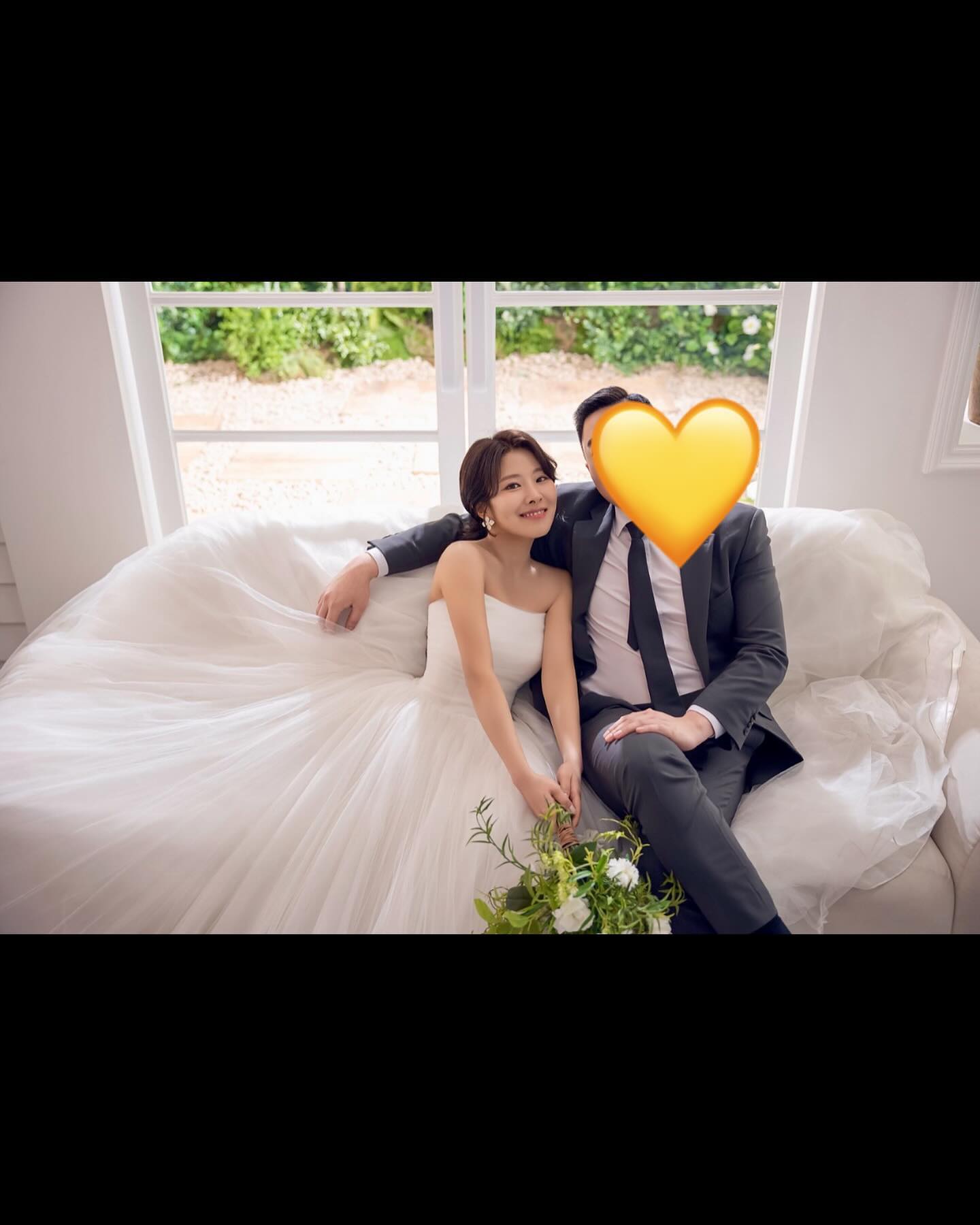 D-day11 아직도 안 믿겨요 
서로 다른 두 사람이 만나 
서로를 수 없이 이해하려 노력해서 맺게되는 결실의 날

잘 살고싶고 잘 살거라 믿어의심치 않습니다

제가 초대드려야 할 분들은 거진 다 직접 뵙고 종청을 드렸습니다만 아직 세네분 정도 남았지만,
혹여나 제가 경황이없어 초대드려야 할 분이 계시다면
주저없이 제게 연락 부탁드립니다💛
#행복하자 #아프지말고 #예신스타그램