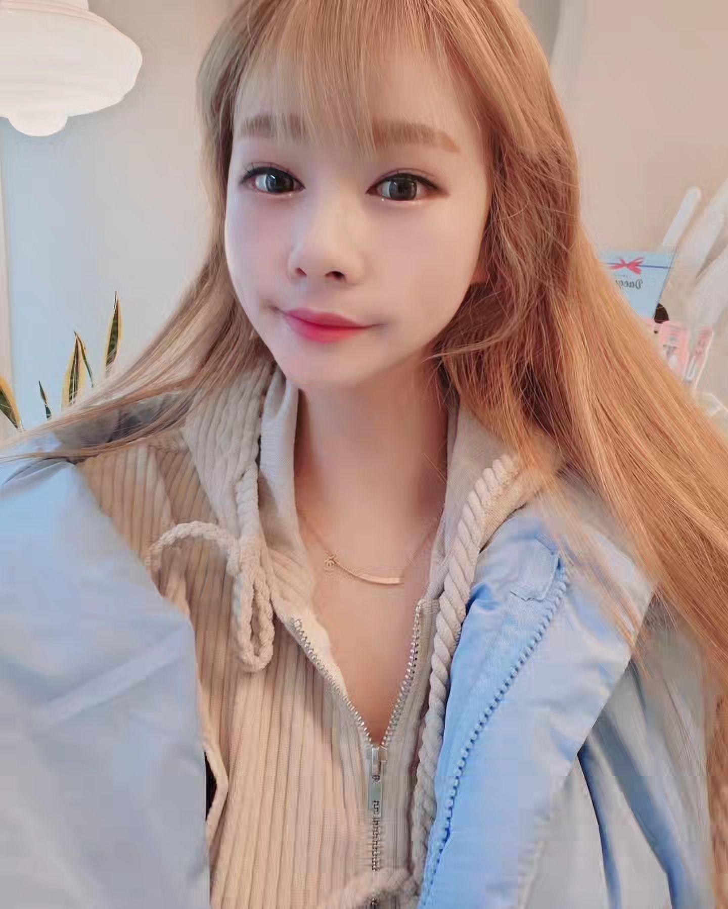 내 셀카지분
어마어마 조명과함께 피부도 짱좋아보영🥰

안올릴수가없자낭😜😘

느므좋앙ㅋㅋ느무행복그잡채ㅋㅋㅋㅋㅋㅋ

(머~~그냥그렇다구ㅋㅋㅋ왭!!!!!!!!!)

#셀카 #조명 #피부 #행복그잡채 #기분 #슈트 #오늘사진은아님 #하하하핫