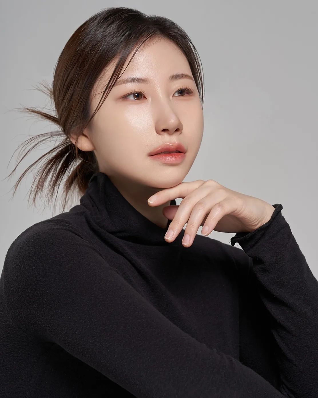 깔끔한 프로필을 찍기 위해 방문해주신 첼리스트 고객님이세요ㅎㅎ 
고급스러운 분위기가 너무 찰떡이셨던 예진님😊❤️ 
성격도 너무 좋으셔서 수다떠느라 시간 가는줄 몰랐어요!!ㅎㅎ 
자연스럽고 깔끔한 느낌 원하셔서 맞춰서 해드린 결과물ㅎㅎ 사진 너무 예쁘심😍❤️