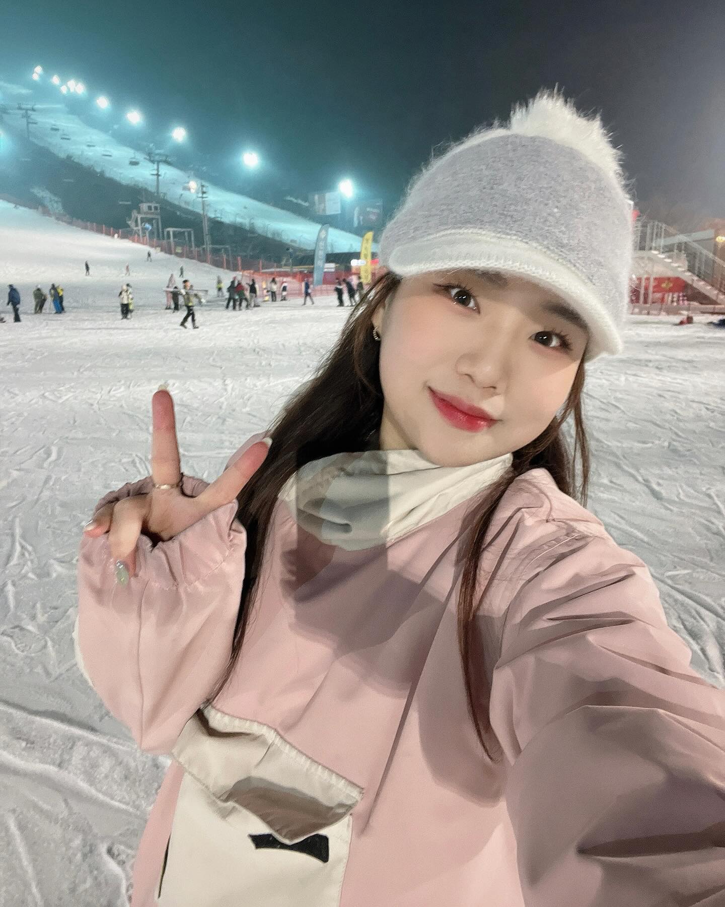 #첫보드 
진짜 아프ㄷr…많이… •︠ˍ•︡ ;;
그래도 50번 넘어지면 50번 일어났다!
느려터진애 기다려주는 착한 동료들🫂
-
#곤지암리조트 #야간스키