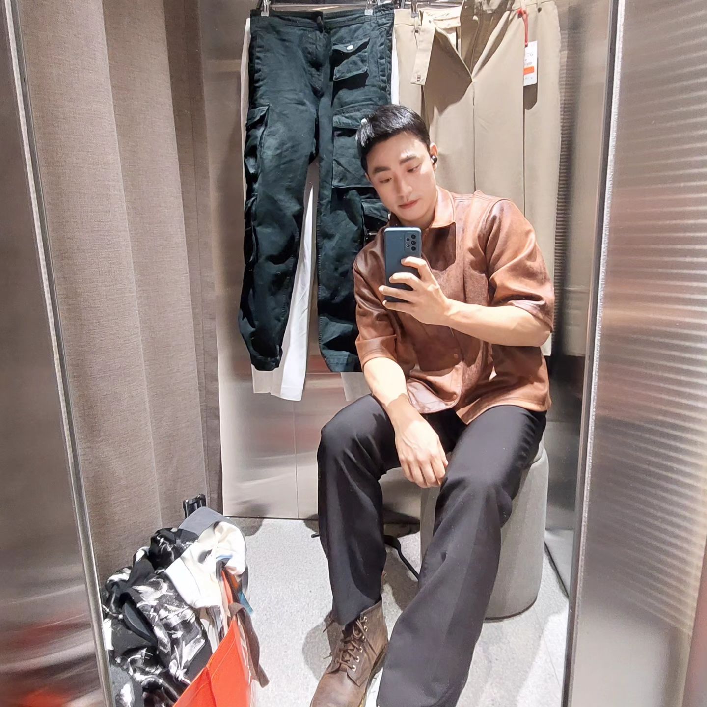 자라세일 이틀동안 탈탈 털어옴😄 이번에 할인품목도 많고 할인율도 좋아서 계산줄도 엄청기네요. 80%이상 할인하는것만 쏙쏙 골라옴🤟 언능 봄이왔으면

#자라세일 #자라 #zara #sale #자라시즌오프 #시즌오프세일 #세일정보 #할인정보