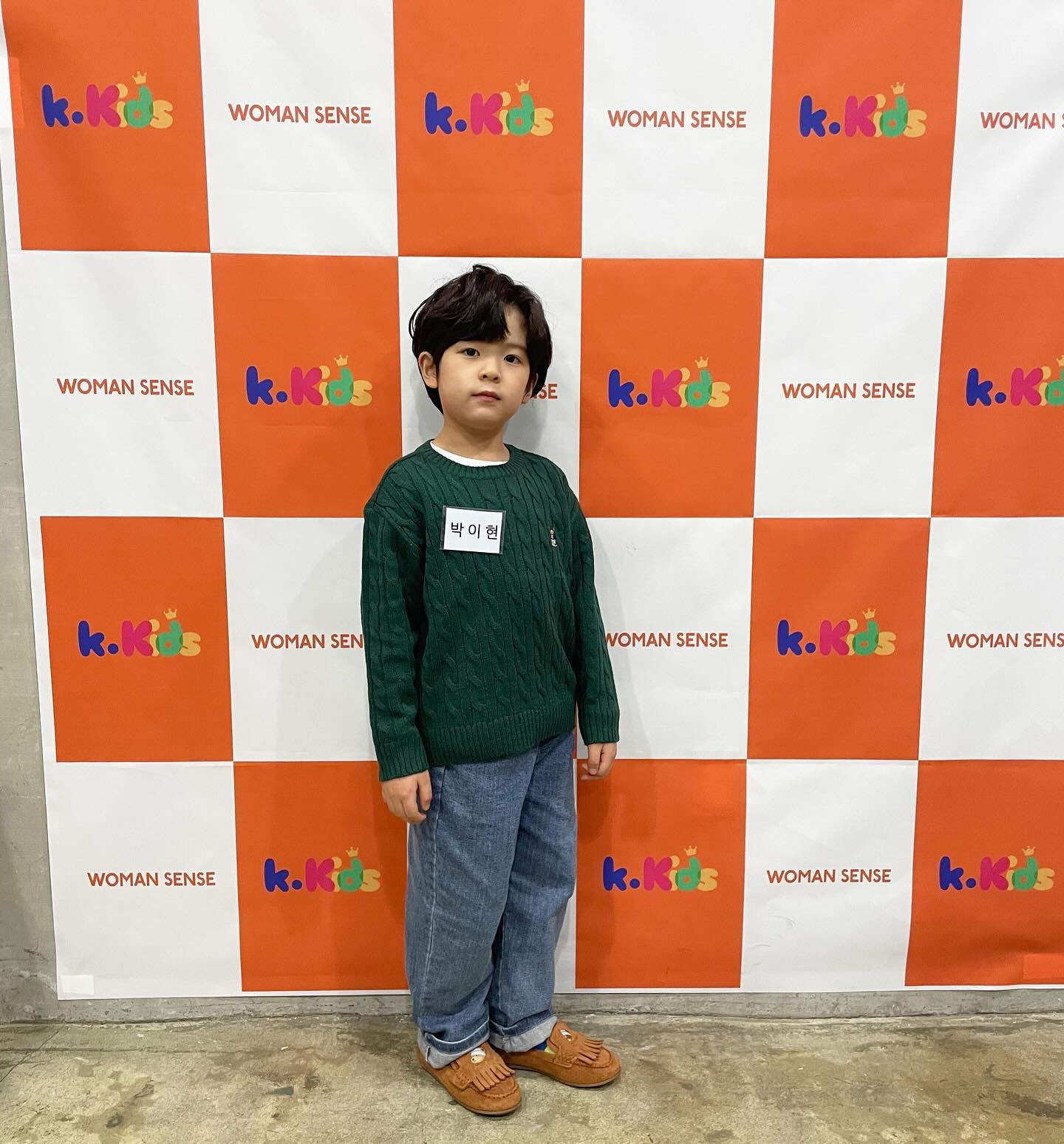 여러분!!
이현이가 k-kids 
1년동안 활동하게 되었어요!!👏👏👏
열심히 재미있게 활동하도록 하겠습니다 
어제 이사날 이였지만 다 아빠에게 맡기고 
첫 활동 프로필 찍으러 갔어요 
간식도 준비해 주셔서 야무지게 먹고 
예쁘게 촬영도 하고 왔어요
사진이 아주 기대됩니다 
1월호 우먼센스에 실린다고 하니 
많은관심 부탁드려요 !!

k.kids_official 
iwomansense 

#우먼센스 #케이키즈 #kkids #키즈모델 #키즈화보 #화보촬영 #스파오 #스파오키즈 #주니어모델 #7세 #남아모델 #정이형제 #kids #kidsmodels #instakids #예비초딩 #boy #boymodel #잡지화보 #브랜드모델 #광고모델