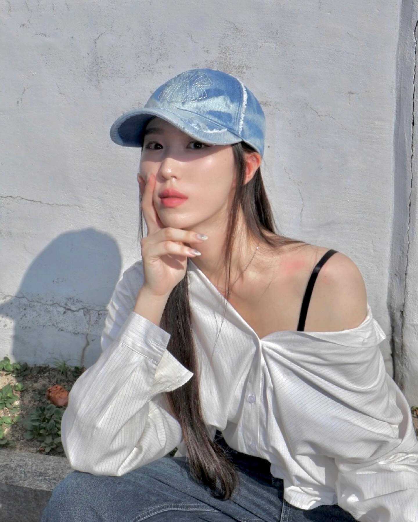 역시 흰청 조합이 최고에요!! 

저 이리 디테일 가득한 모자는 첨인데요.. 넘 이뿌다 ❤︎

ungimmick_archive 

#협찬 #언지미크 #데님볼캡 #볼캡 #볼캡코디 #볼캡추천 #흰청패션 #흰청코디