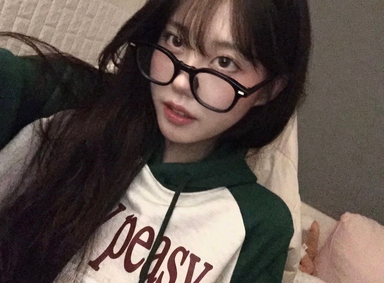 벤힛은 티셔츠도 예쁘고,, 니트도 예쁘고,, 후드티도 예뻐,,, venhit_kr 
.
.
.
#후드티추천 #후드티 #벤힛 #벤힛후드티 #venhit #ootd #좋아요테러 #좋아요반사 #맞팔 #팔로우 #좋반 #좋아요 #맞팔해요 #follow4like #followforfollowback #likeforlikes #14f #reels #reelsvideo #ootd #데일리코디 #셀스타그램 #02 #03 #04 #05 #06 #07 #08 #09 #10