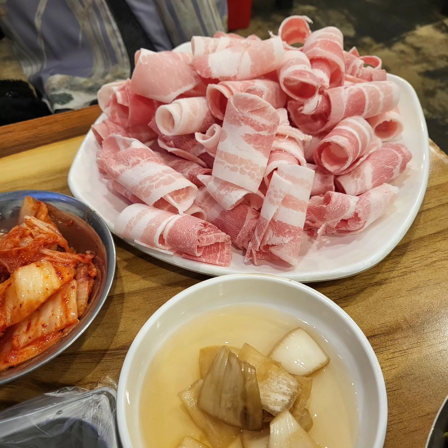 꿀꿀한 날에는 고기앞으로~~

오예~~~ ㅋㅋ 

많이 안마셨는데 괜찮냐고 들은날? ㅡㅡㅋ

사장님이 기억하고 계심 ㅋ

앞으로 꿀꿀하면 언제든 오기로 약속한 날

1차 2차 월요일이란 아쉬움 ㅜ

#퇴근후 #대패삼겹살 #대패삼겹살맛집  #또간집 #대박집 #아현맛집 #아현역근처 #꿀꿀 #비오는날 #소주 #냠냠 #회사근처 #회사맛집 #내돈내산