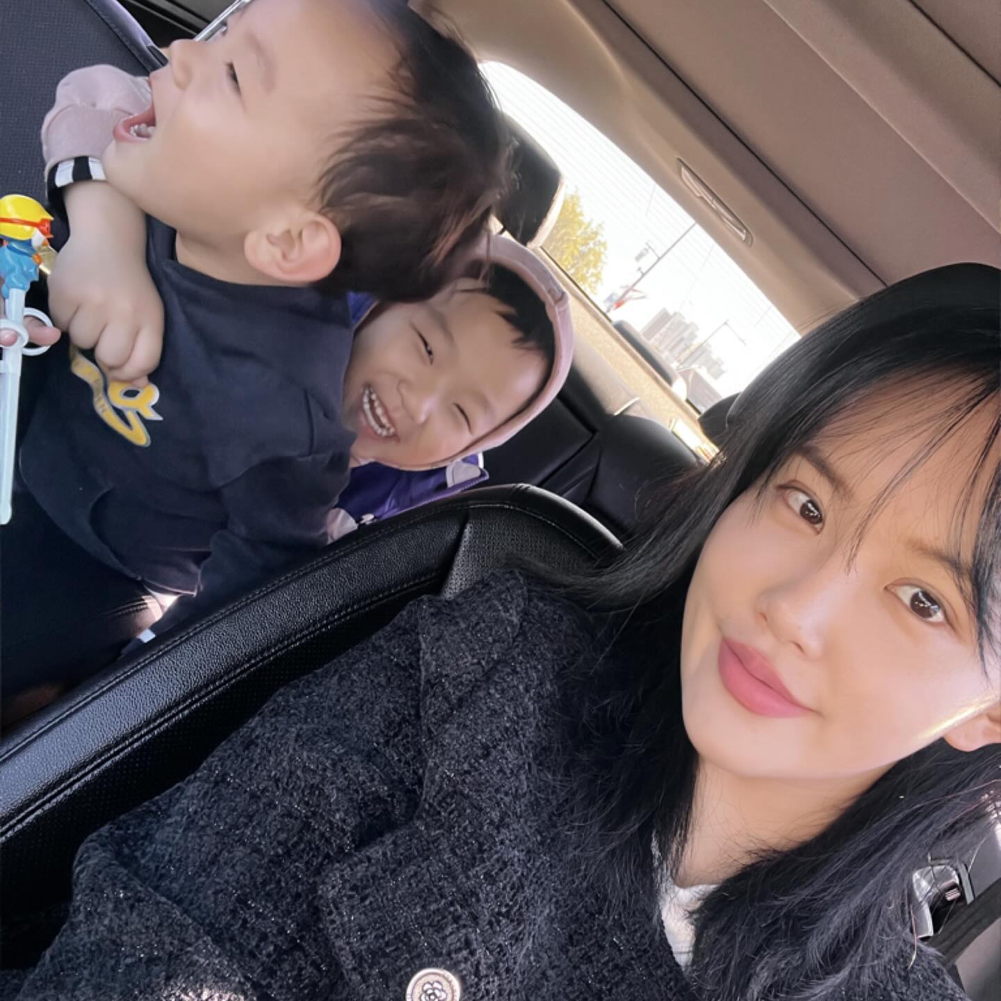 나이들고 미성숙한 사람이 성숙해질려는 중임에 같이 자라나는 나의 미니미들 원투 투안이들 잘 커주길 ! 🖤 #기질이완전다름 #어려운육아