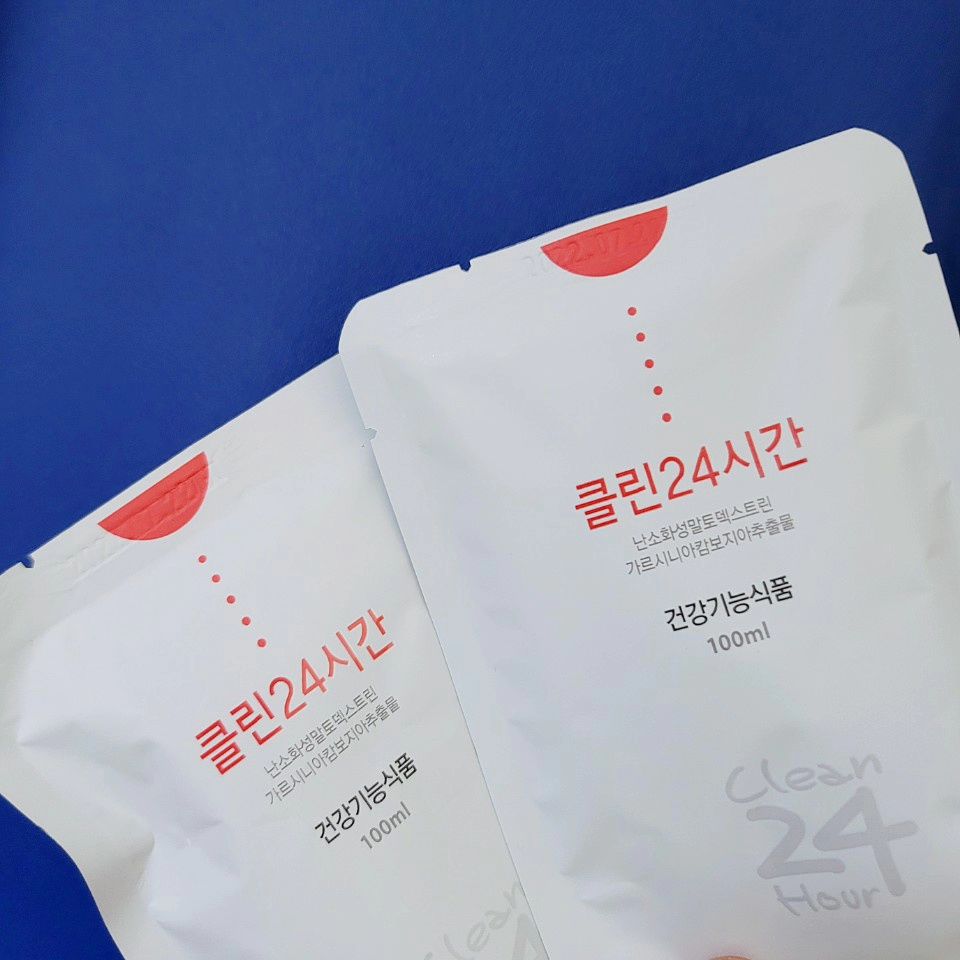 [광고]

클린24시간 

체지방 감소와 원활한 배변활동에 도움을 줄 수 있는 건.강기능식품
탄수화물이 지방으로 합성되는 것을 억제하면서 체지방 감소와 원활한 배변활동까지 2중 기능성 소재로 체계적인 관리가 가능합니다!(۶ꈨຶꎁꈨຶ )۶ʸᵉᵃʰᵎ
액상타입의 건.강기능 식품으로 언제 어디서든 간편하게 섭취가능합니다✓

이름값 톡톡히 하는 클린24시간 
마시면서 하는 탄수화물 킬러 HCA+쾌변다이어트๑❛ᴗ❛๑

[식약처에서 기능성 인정] 

▶난소화성말토덱스트린◀
배변활동을 원활하게 하는 데에 도움을 줄 수 있음

▶가르시니아캄보지아추출물◀
탄수화물이 지방으로 합성되는 것을 억제하여 체지방 감소에 도움을 줌

[이렇게 드세요 (섭취방법)]
1일 1회, 1회 1포를 물 또는 탄산수와 함께 희석 (250ml~400ml 기호에 맞춤) 섭취하세요
클린24시간 1박스로 5일간 진행이 가능합니다

▶ 섭취 방법 가이드 (예시) ◀
아침 : 수분함량 높은 과일이나 샐러드
점심 : 맵거나 짠 자극적인 음식을 배제한 일반식 1/2
저녁 : 저녁시간에 클린24시간 1포 섭취 (선택에 따라 일반식1/2 병행)

[주의사항] 
1. 섭취 전 폰 알람으로 일정한 시간에 꾸준히 드시는게 좋습니다. 
2. 섭취 중 알콜, 카페인, 탄수화물 위주의 고열량 또는 자극적인 식단을 가급적 배제하세요
3. 하루 수분 섭취량을 충분히 늘려 주세요
4. 프로그램 진행 기간동안에는 집중해서 식단을 지켜주세요
5. 적절한 운동 및 활동량을 늘려주시면 더욱 좋습니다
6. 전용보틀은 뜨거운 물 사용이 불가합니다(차갑거나 미지근한 물)

▶ 이럴 수도 있어요 (참고해주세요!) ◀
섭취후 수시간 이내 장 내에서 수분을 끌어당기는 동시에 가스를 생성시킬 수 있습니다.
최대치에 이르면 강한 배변 신호를 느낄 수도 있습니다

➩ 옵션 : 2박스이상 보틀증정
➩ 배송 : 평일 오전 9시이전 주문시 당일출고

𖤐상세정보 및 구매는 프로필링크에서 가능하세요 :)
𖤐문의는 댓글 또는 DM 주세요🙋🏻‍♀️