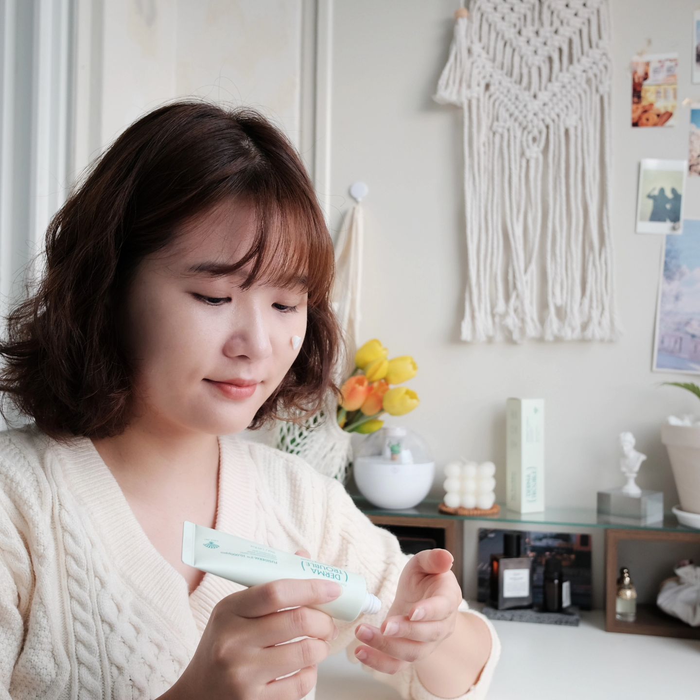 #협찬 fusidyne_official 
🌿후시다인 더마 트러블 밸런싱 크림

트러블 솔루션 제시를 위해
더마트러블의 독자성분 ‘후시덤-TTM’가 
10,000ppm함유되어 깨알피지까지 
케어 가능한 크림이에요

민감성 저자극 테스트및 논코메도제닉
테스트를 완료해 단 1주 후,
극건조 환경에서 피부 장벽이
138% 개선되었다고 해요!

외부 자극에 의한 손상 피부 장벽 개선으로 
사용 1주 후, 경피수분손실량 194% 개선되고
보습 효과 지속으로 사용 중단 1주 후에도 
보습 개선 효과 149% 지속 / 
장벽 개선 효과 122% 지속되었다고 해요

발림성이 완전 부드럽게 흡수되고
외부 자극에 손상된 피부 장벽 개선과
보습 효과 지속력도 좋아서 추천드려요
ㅡ
#더마트러블 #더마트러블크림 #더마트러블밸런싱크림 #보습크림 #올리브영크림
#올리브영크림추천 #후시다인 #동화약품 #부채표 #장벽크림 #올리브영보습크림
#올리브영장벽크림