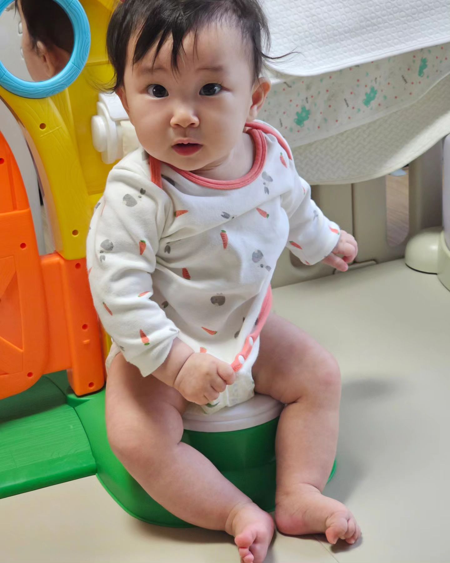 #뽀로로뮤직플레이하우스 변기

윤슬이 아빠!!
누가 생각만하지 진짜 앉히냐구ㅋㅋㅋㅋㅋ
근데 진짜 앉혀지네
안성맞춤 변기 였어ㅋㅋ

윤슬이표정도 진짜 응가하는것같아🤣
물 잘 내리고, 뒤에 휴지로 잘 닦았지?

#아기 #아기스타그램 #육아스타그램 #육아 #육아소통 #베이비 #베이비스타 #베이비스타그램 #토끼띠아기 #흑토끼맘 #흑토끼맘소통 #딸맘 #육아일상 #아기모델 #일상소통 #아기사진 #선팔하면맞팔 #인친환영#육아템 #협찬환영 #맞팔해요 #babystagram #followme#instagood#l4l #이유식 #아기용품 #아기 #아기모델