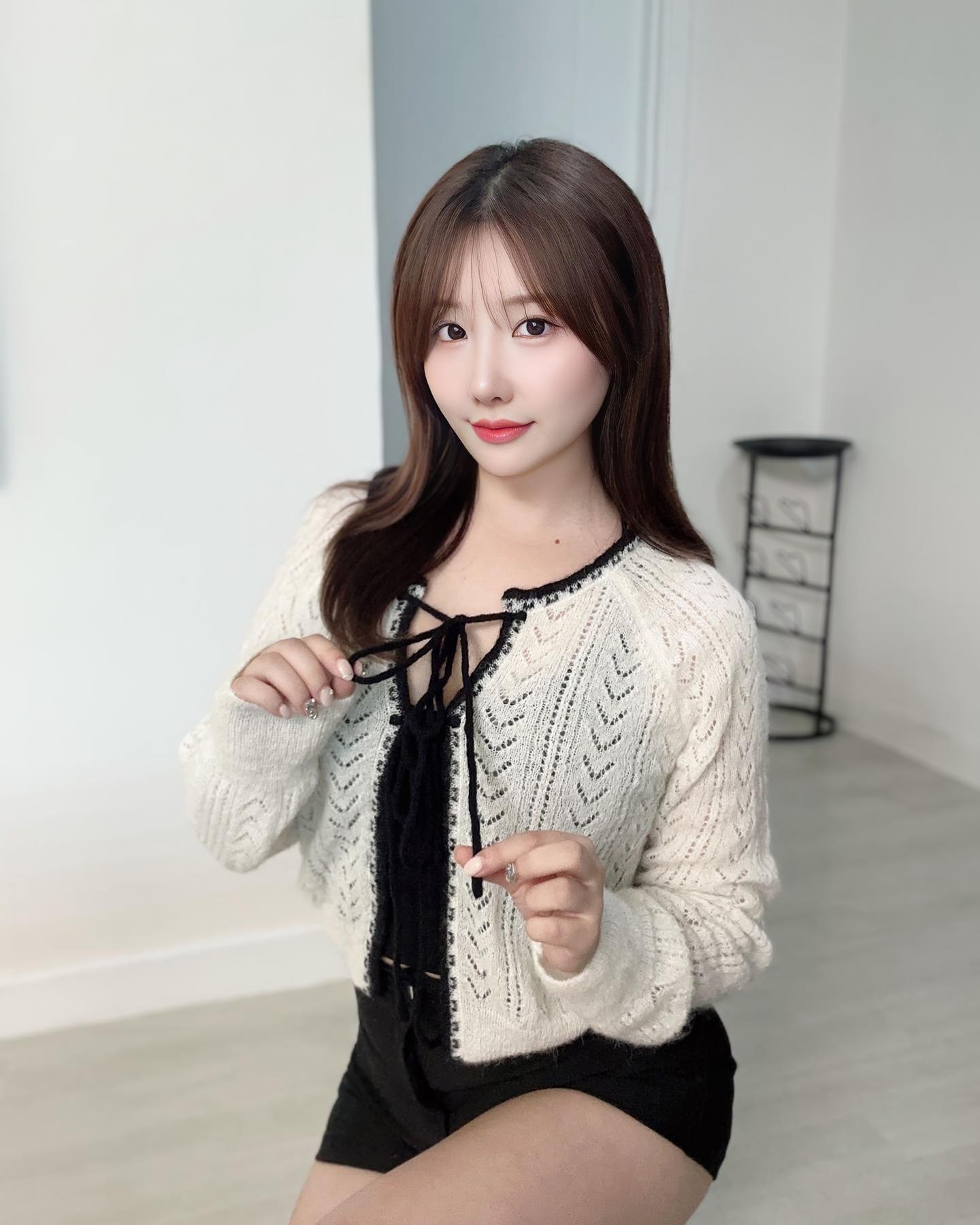 벌써 9월도 끝이라니!🫢💭

SSEMI 24 FALL 오픈 했다고 해요!
제가 입은 투 리본 가디건 처럼 리본🎀포인트들이 많은 제품들이 정말 많답니다~? 

귀엽지만, 유치하지 않았으면 한다! 하면 <쎄미> 추천드려요~!

ssemi_official #SSEMI #ssemishop #steadyssemi #쎄미