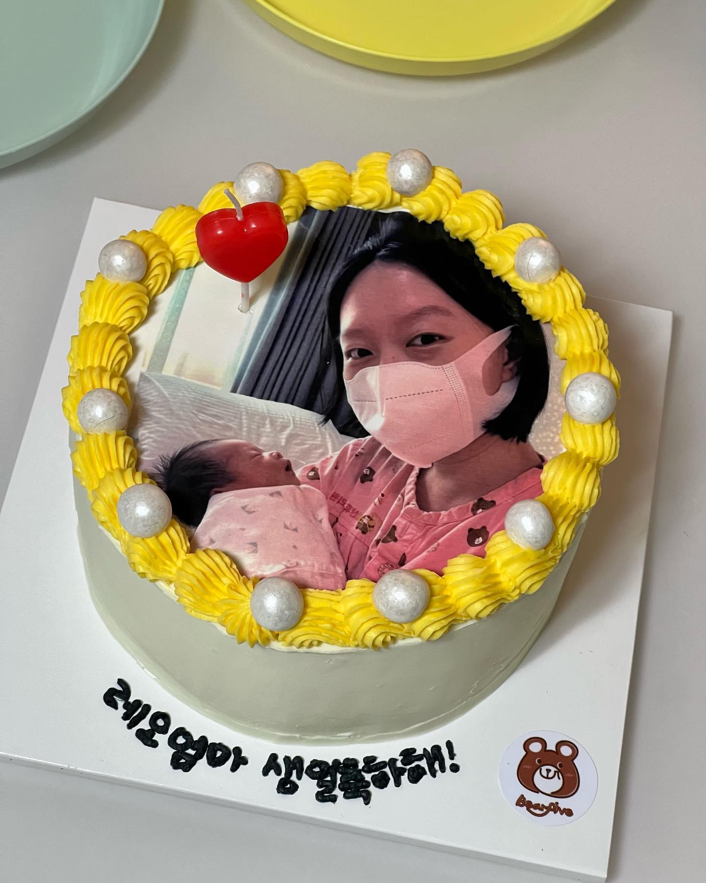 #생일 #20231017 #또다시서른

자식을 낳아보니 생일에 가장먼저 떠오르는 사람 엄마! 얼마나 고생하며 힘들게 낳았을꼬~ 그 고통을 이제는 공감할 수 있다. 엄마사룽해💓 
아무것도 준비안한 것처럼 어설프게 연기하는 남편~ 어쩜 거짓말도 못하고 연기도 못하고 참^^ 용돈 탈탈 털어 내 생일 준비하고 거지되었다고 용돈달라는 남편^^ 💚
결혼하고 바로 임신하고 출산하느라 오래동안 보지 못했지만 한결같이 진심으로 축하해주고 선물도 왕창보내쥬는 내친구들🧡
엄마생일인거 아는지 오늘따라 잠도안자고 칭얼거리고 덕분에 하루 고생하게하는 울 레오 엄마생일이니까 졸려도 좀만참아 사진은 찍자💙
모두모두 감사하고 사랑해요💜