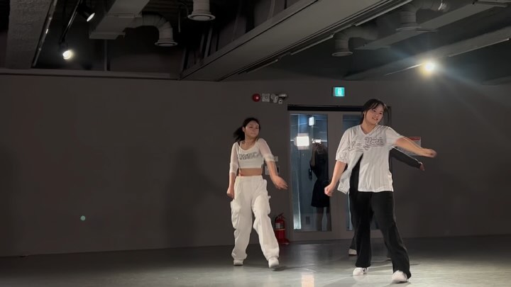 Shy✨🤍 #nohwonchoreography 
#choreo  by __noh_won__ 
.
.
.
#dance #1million #fyp #penomeco #shy