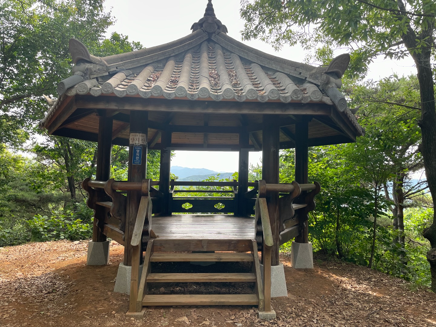 #20240625
⛰️⛰️⛰️
#양지산 #한남정맥
#한남정맥양지산
#시흥양지산
수원넘어 한남정맥 다시시작. 
#1일3산 해도 충분한 고만고만한 산들

양지산 레포츠 산림욕장(과림동 산45) - 정상 - 원점
*총거리 - 2.3km
*총시간 - 40분
*누적고도 - 137m
*주차장 - 6~7대 가능
*화장실 - 없음

#등산하주 #하주등산 #등산 #한남정맥 #블랙야크한남정맥 #양지산하주 #블랙야크100대명산 #시흥등산 #서울등산 #수도권등산 #경기등산
