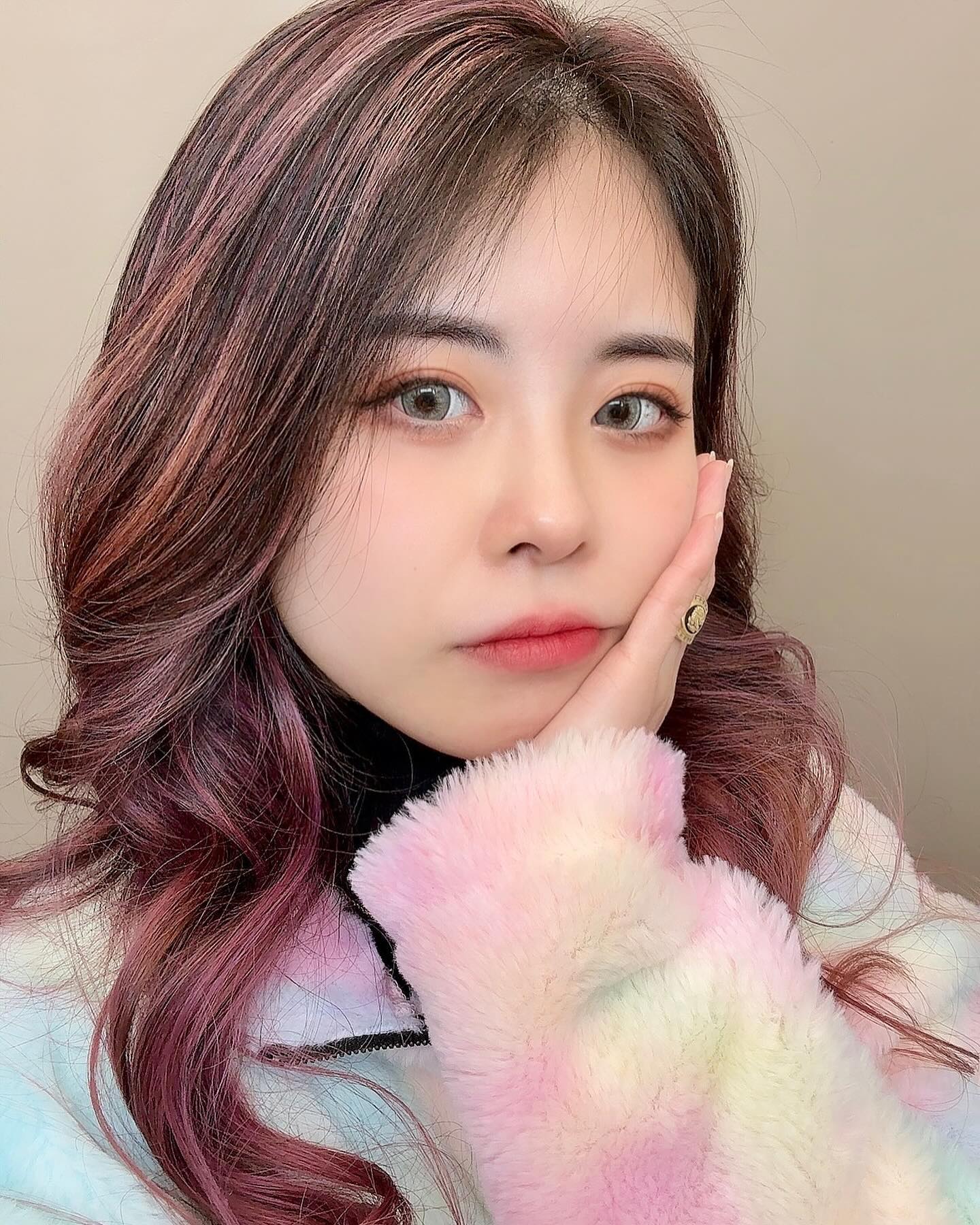 결혼식도 끝났겠다̄̈ 오랜만에 기분전환으러 머리했었는데 지금은 다빠져버림...🥲
아쉬워
.
.
.
.
.
.
#일상#데일리#셀카#셀피#셀스타그램#얼스타그램#염색#여자염색#옴브레#발리아쥬 #옴브레발레아쥬 #발리아쥬옴브레 #발레아쥬 #발레아쥬옴브레 #기분전환#머리하기#오늘사진아님#색다빠짐#주말#주말스타그램#일요일가지마#좋반#소통